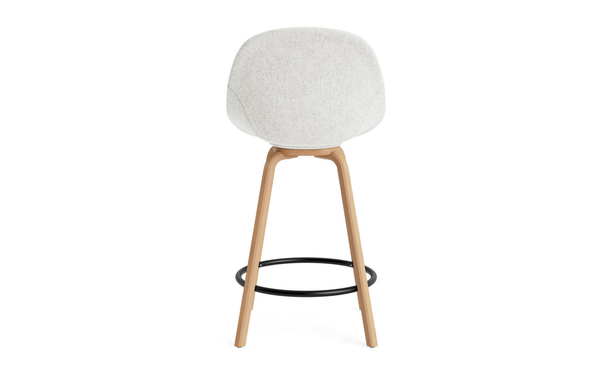Mat Barstuhl 65 cm vollpolster Buchenholz/schwarz in Hallingdal 110 präsentiert im Onlineshop von KAQTU Design AG. Barstuhl ist von Normann Copenhagen