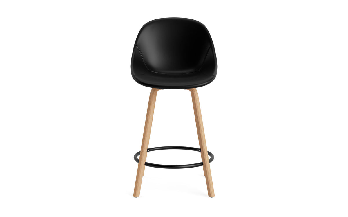 Mat Barstuhl 65 cm vollpolster Buchenholz/schwarz in Ultra 41599 präsentiert im Onlineshop von KAQTU Design AG. Barstuhl ist von Normann Copenhagen