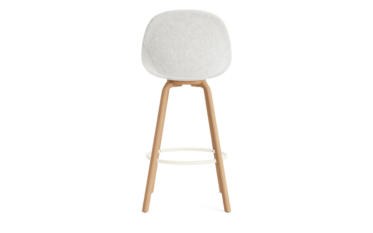 Mat Barstuhl 75 cm vollpolster Buchenholz/creme in Hallingdal 110 präsentiert im Onlineshop von KAQTU Design AG. Barstuhl ist von Normann Copenhagen