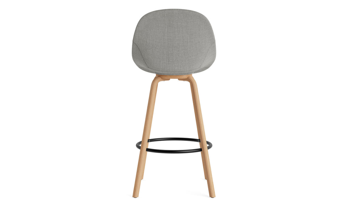Mat Barstuhl 75 cm vollpolster Buchenholz/schwarz in Remix 133 präsentiert im Onlineshop von KAQTU Design AG. Barstuhl ist von Normann Copenhagen