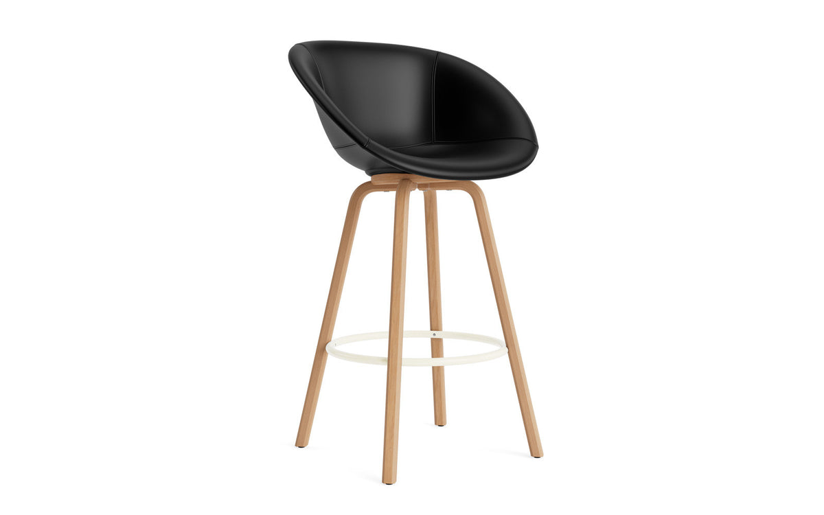 Mat Barstuhl mit Armlehne 75 cm vollpolster Buchenholz/creme in Ultra 41599 präsentiert im Onlineshop von KAQTU Design AG. Barstuhl ist von Normann Copenhagen