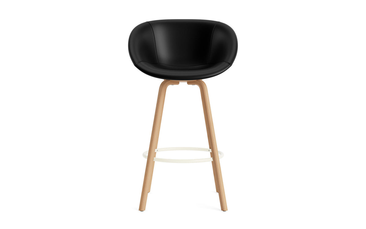Mat Barstuhl mit Armlehne 75 cm vollpolster Buchenholz/creme in Ultra 41599 präsentiert im Onlineshop von KAQTU Design AG. Barstuhl ist von Normann Copenhagen
