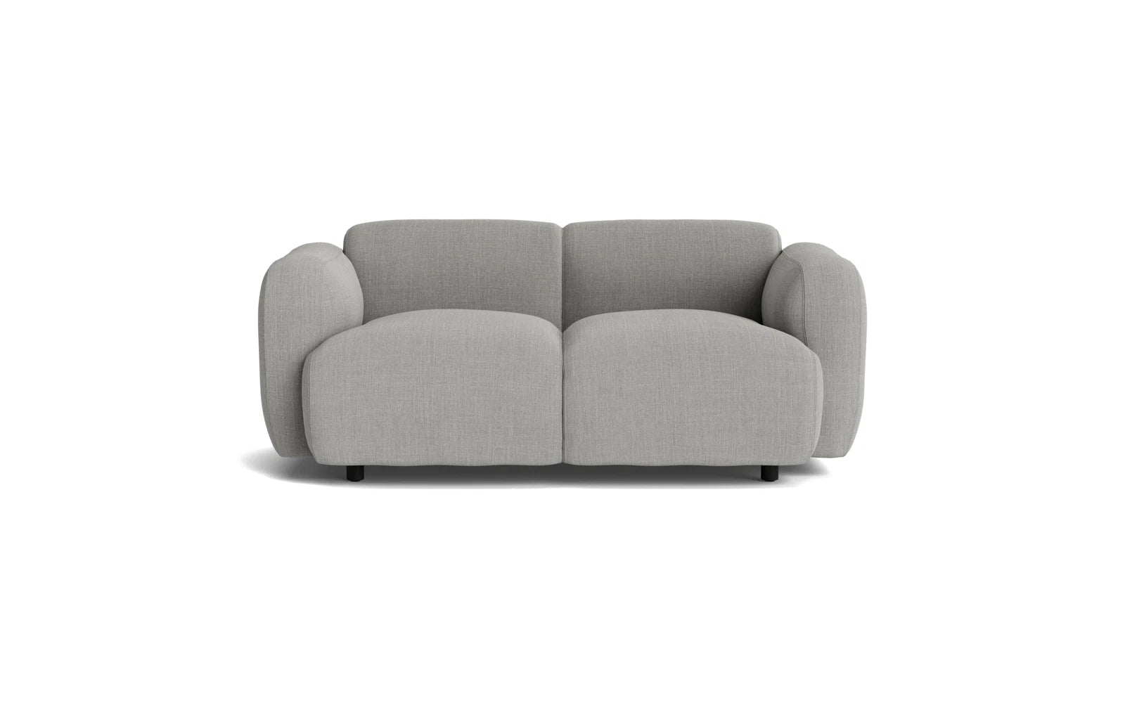 Entdecken Sie das Swell 2-Sitzer-Sofa von Normann Copenhagen – skandinavisches Design mit weichen Rundungen und individueller Anpassbarkeit für Ihr Wohnzimmer.