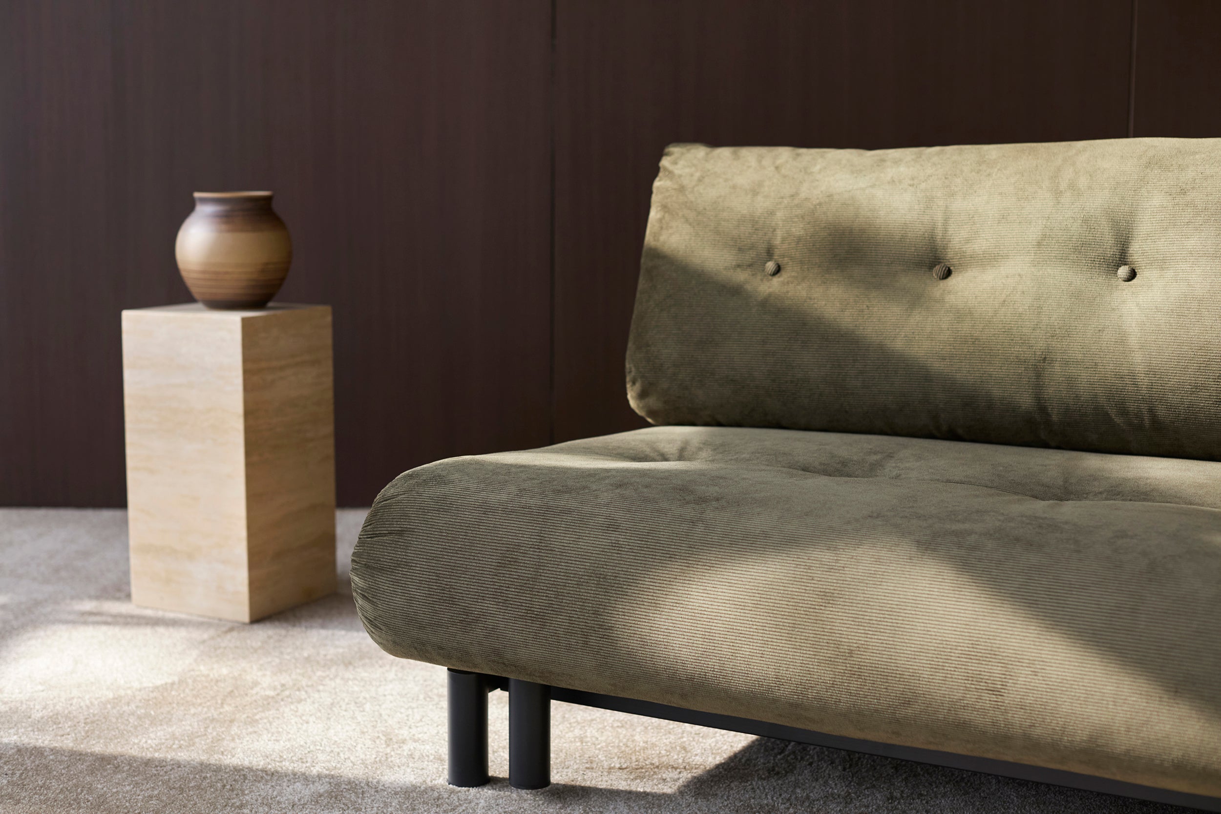 Nabli Schlafsofa in 316 Cordufine Pine Green präsentiert im Onlineshop von KAQTU Design AG. Bettsofa ist von Innovation Living