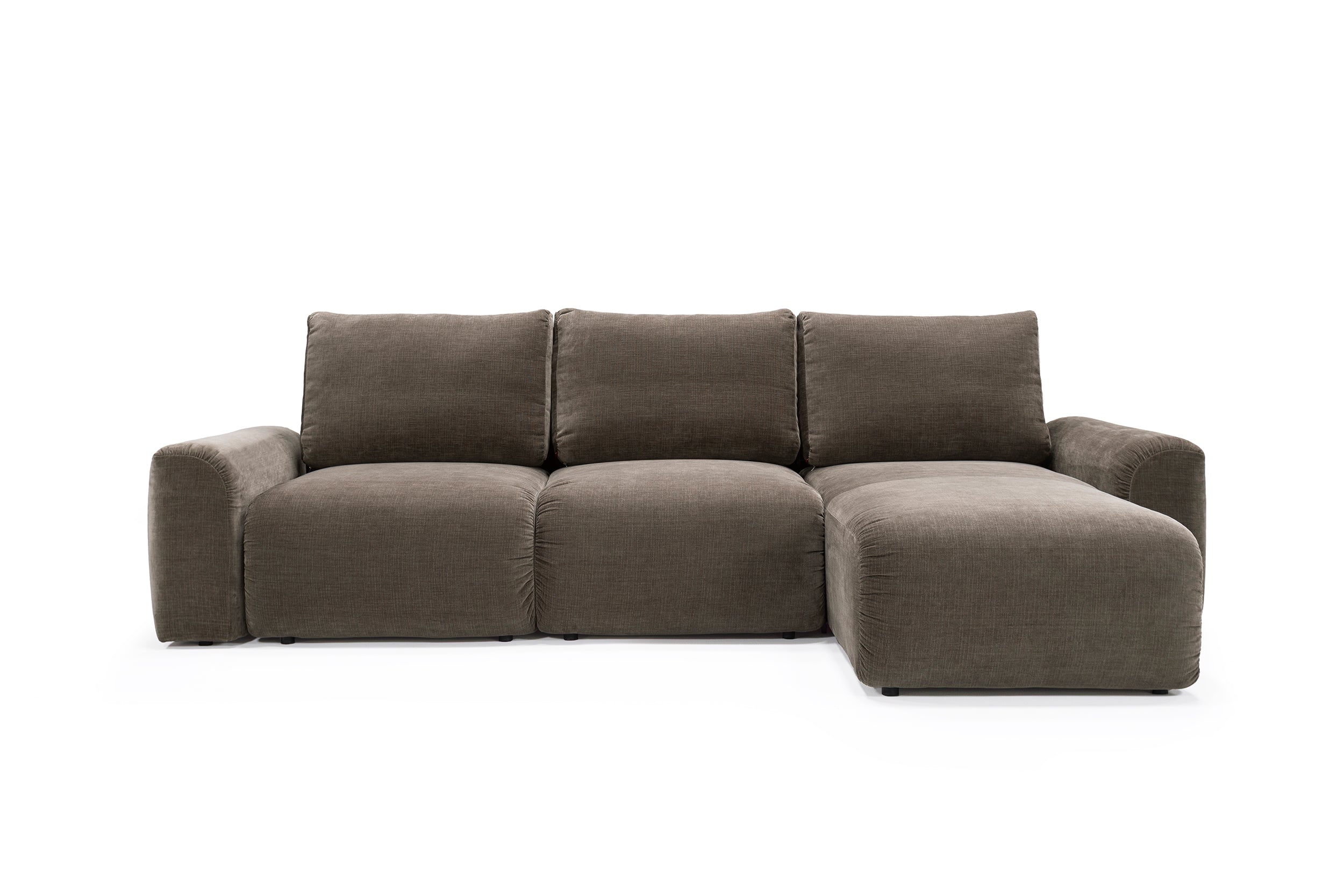 Norum Schlafsofa mit Chaiselongue und Chunky-Armlehnen in 411 Esina Cedar Brown präsentiert im Onlineshop von KAQTU Design AG. Bettsofa rechts ist von Innovation Living