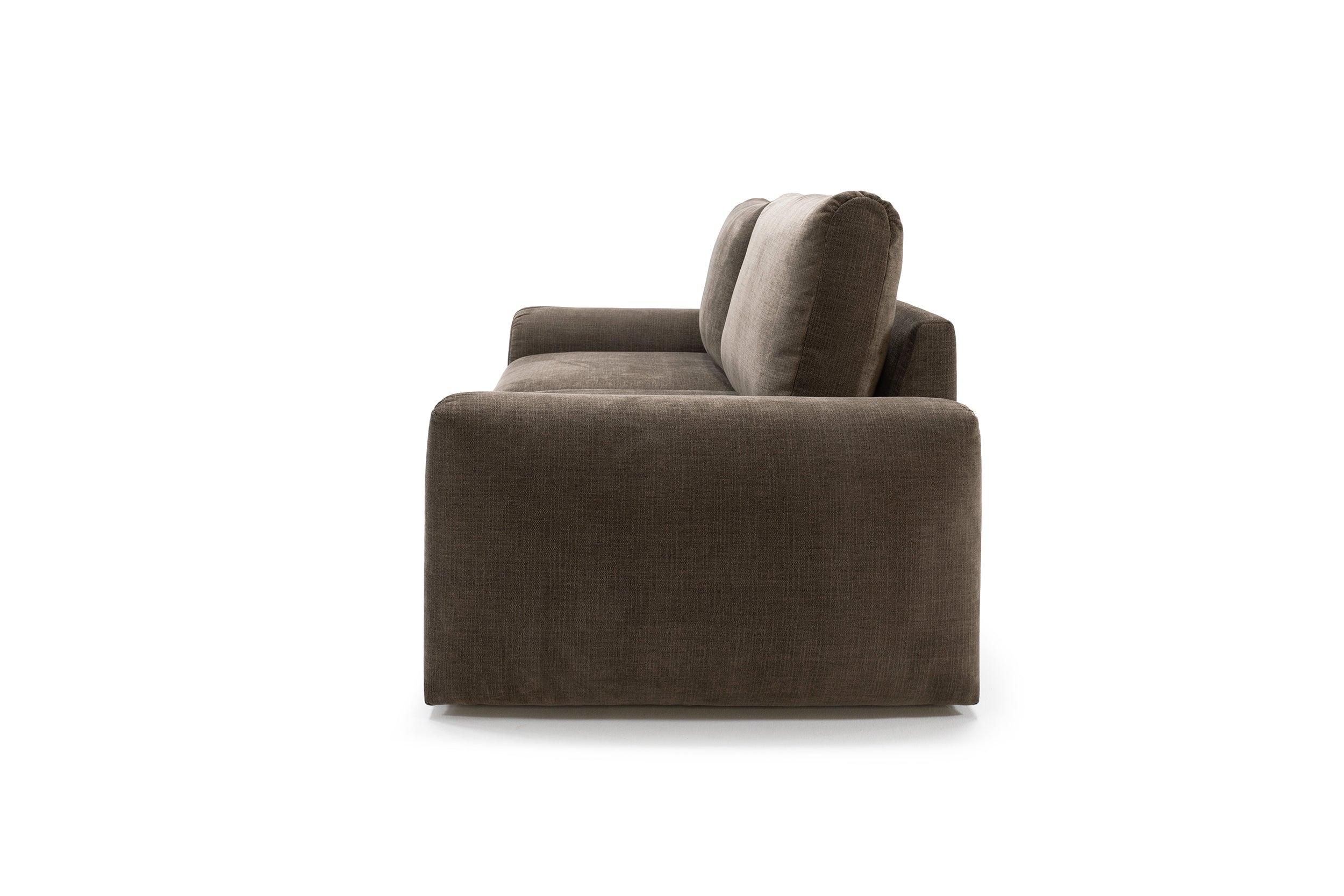 Norum Schlafsofa mit Chunky-Armlehnen in 411 Esina Cedar Brown präsentiert im Onlineshop von KAQTU Design AG. Bettsofa ist von Innovation Living