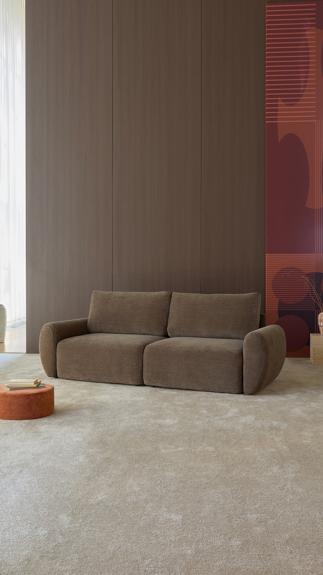 Norum Schlafsofa mit Curve-Armlehnen in 411 Esina Cedar Brown präsentiert im Onlineshop von KAQTU Design AG. Bettsofa ist von Innovation Living