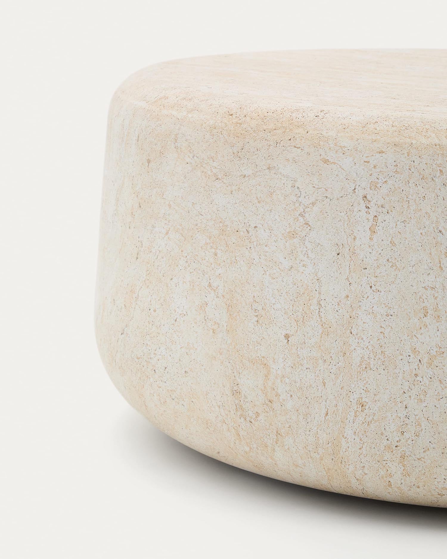 Eleganter Couchtisch Drasi aus Zement mit Travertin-Finish, Ø 90 cm, von Kave Home – modernes Design für Ihr Zuhause.