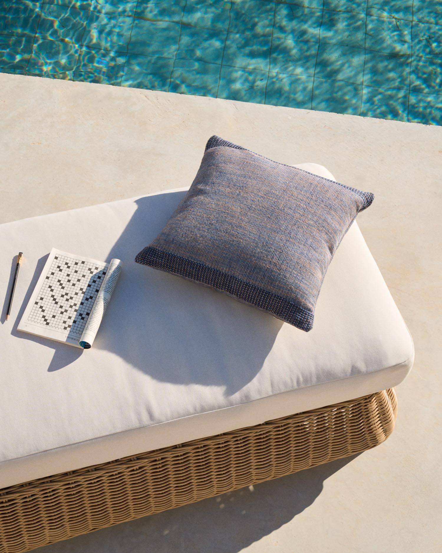 Stilvolle Sonnenliege Meria aus langlebigem synthetischem Rattan, perfekt für Garten oder Terrasse und entspannte Stunden.