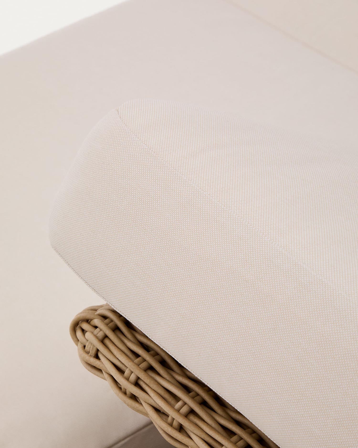 Elegante 2er-Sonnenliege Meria aus robustem synthetischem Rattan und nachhaltigem Akazienholz, ideal für entspannte Momente im Garten oder am Pool.