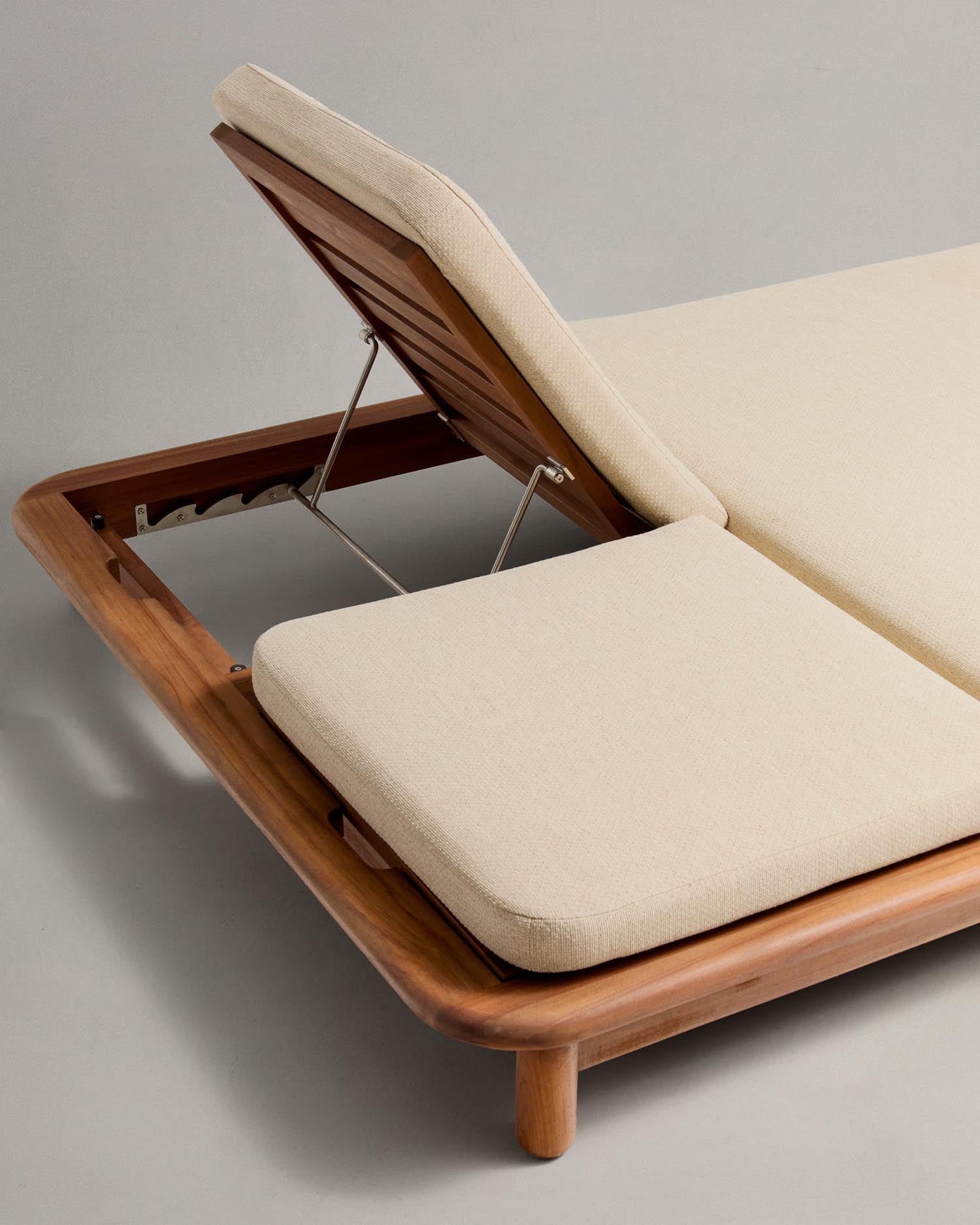 Verbringe unvergessliche Momente auf der stilvollen 2er-Sonnenliege Turqueta aus robustem Teakholz – perfekt für entspannte Tage im Freien!