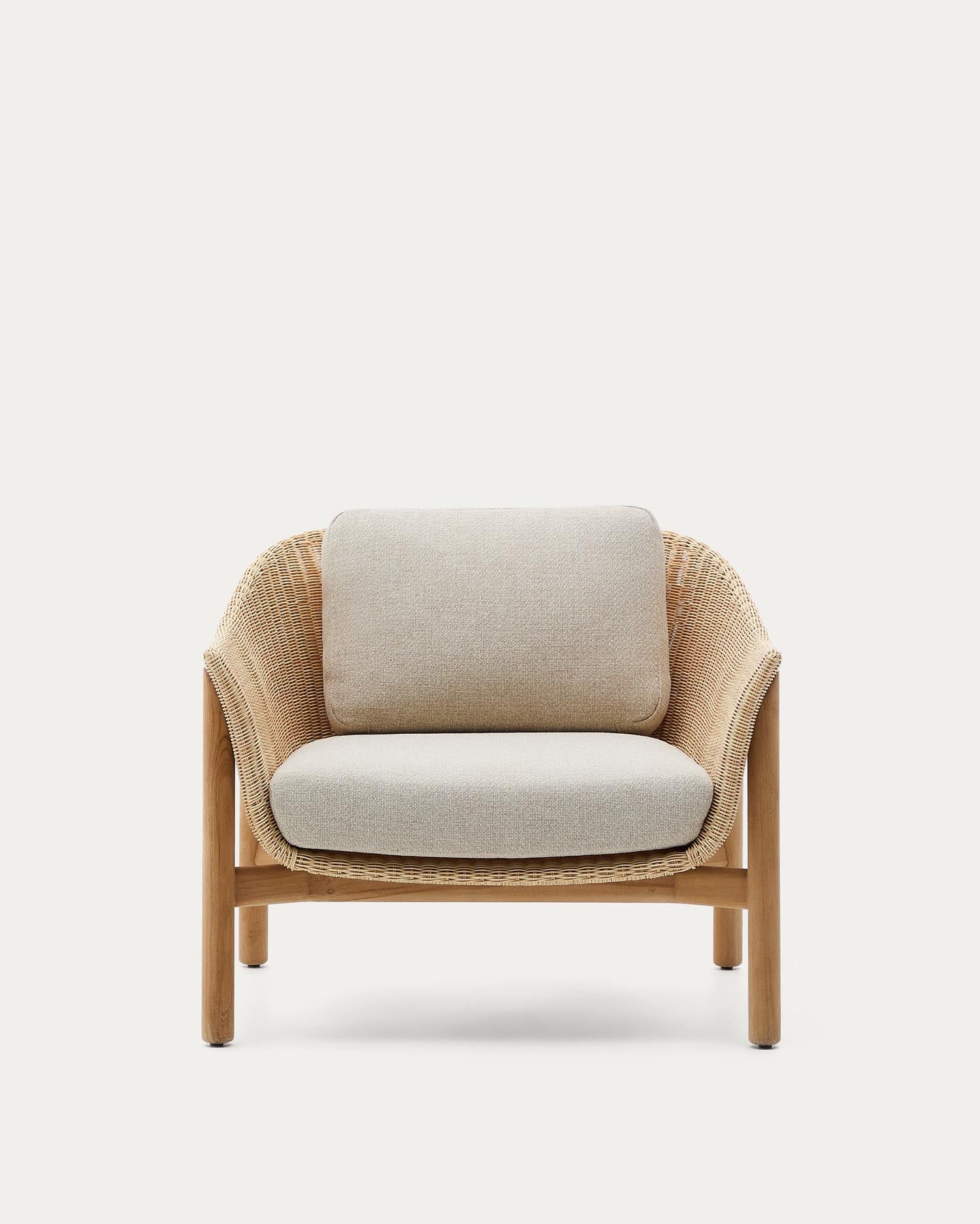 Eleganter Sessel Galea aus FSC-zertifiziertem Teakholz und synthetischem Rattan, ideal für stilvolle und nachhaltige Wohnräume.