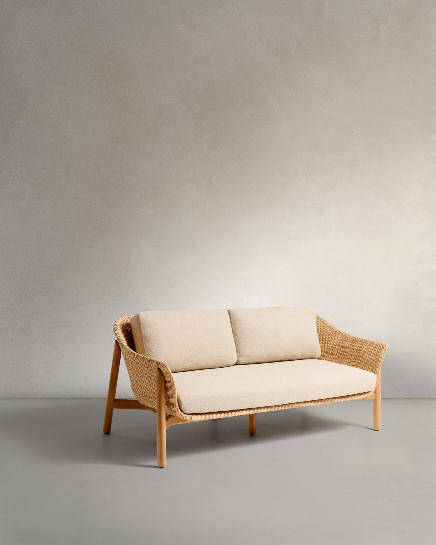Elegantes 2-Sitzer-Sofa Galea aus FSC-zertifiziertem Teakholz und Rattan, 166,5 cm, ideal für stilvolle und nachhaltige Wohnräume.