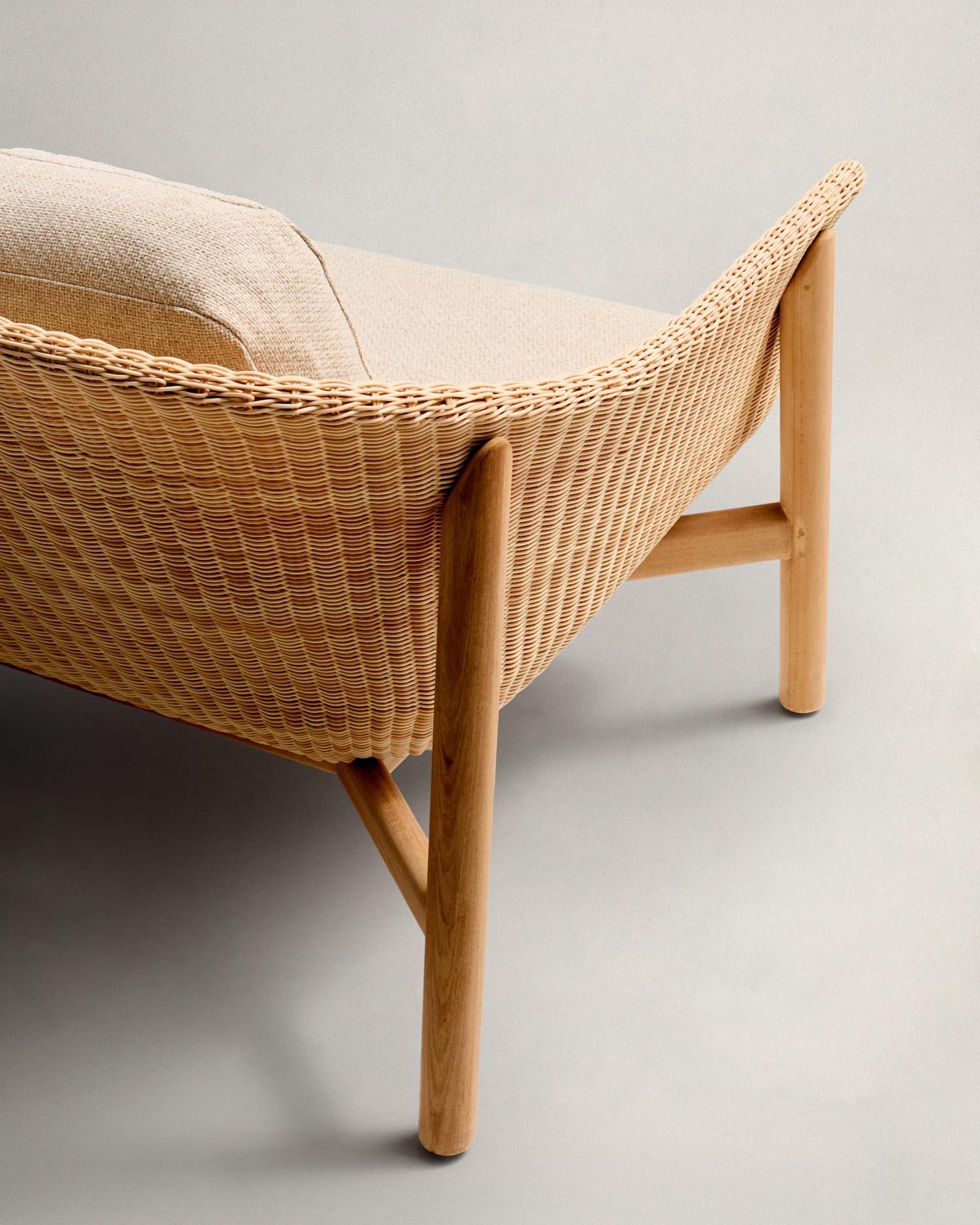 Modernes 2-Sitzer-Sofa Galea aus massivem Teakholz und pflegeleichtem Rattan, 170,5 cm, perfekt für stilvolle und nachhaltige Einrichtung.