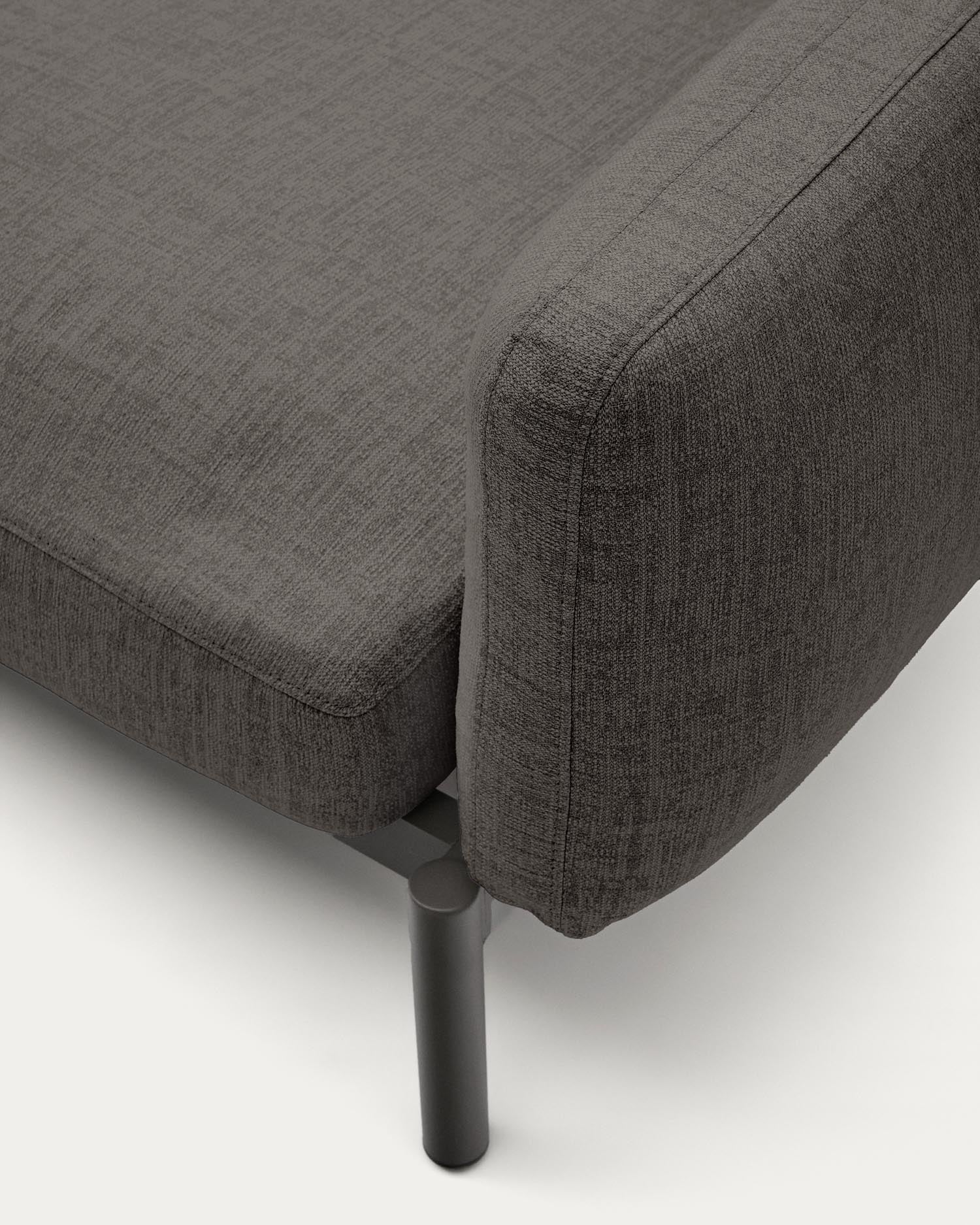 Verwandeln Sie Ihren Außenbereich mit dem modularen Outdoor-Ecksofa Sorells. 5 Sitzplätze, elegantes graues Design und langlebige, wetterfeste Materialien für höchsten Komfort.