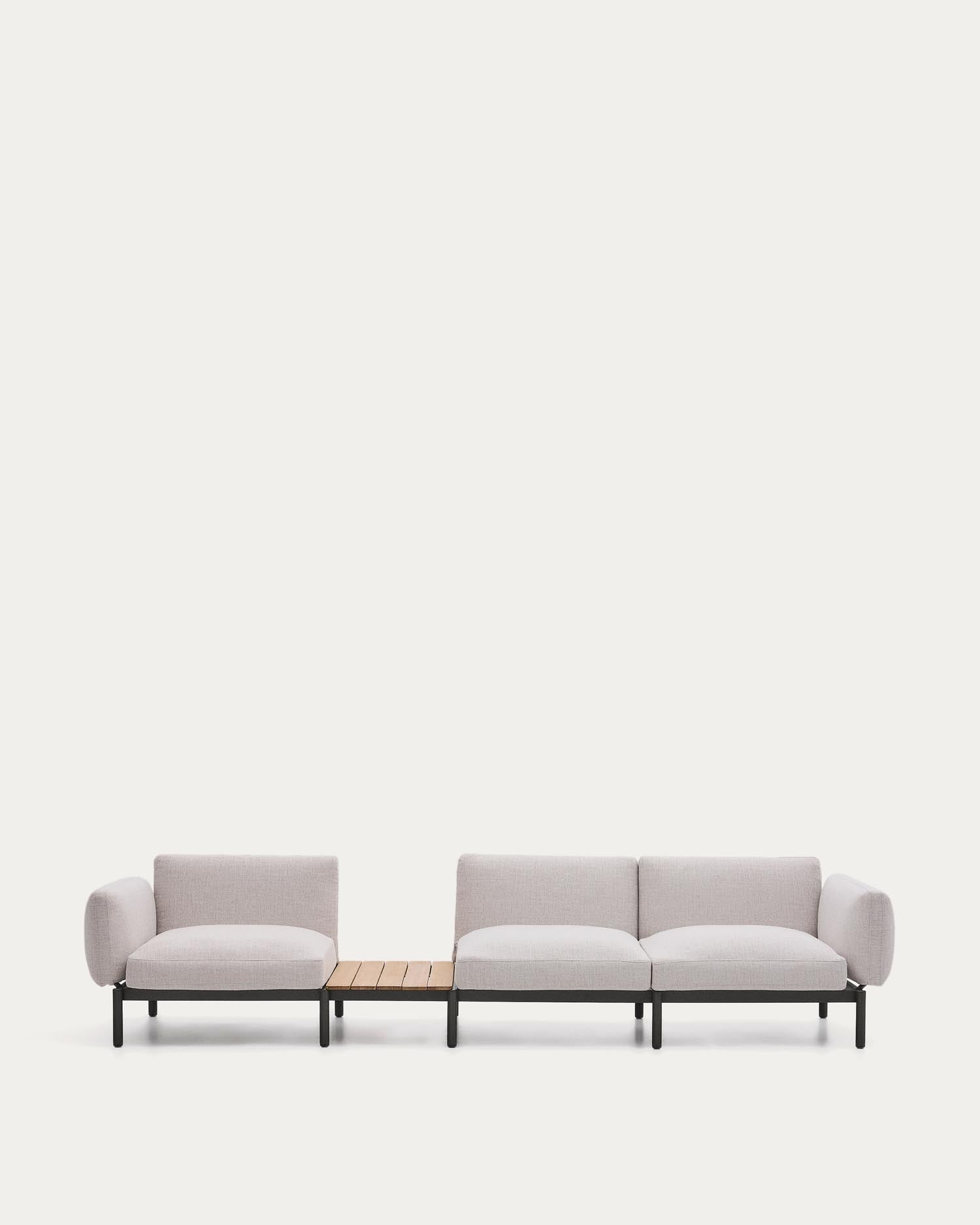 Modulares Outdoor-Sofa Sorells mit 3 Sitzplätzen mit beigefarbener Polsterung und grauem Aluminium, mit Tisch aus Teakholz, 341 x 113 cm, FSC 100 % in Beige präsentiert im Onlineshop von KAQTU Design AG. Lounge Sofa ist von Kave Home
