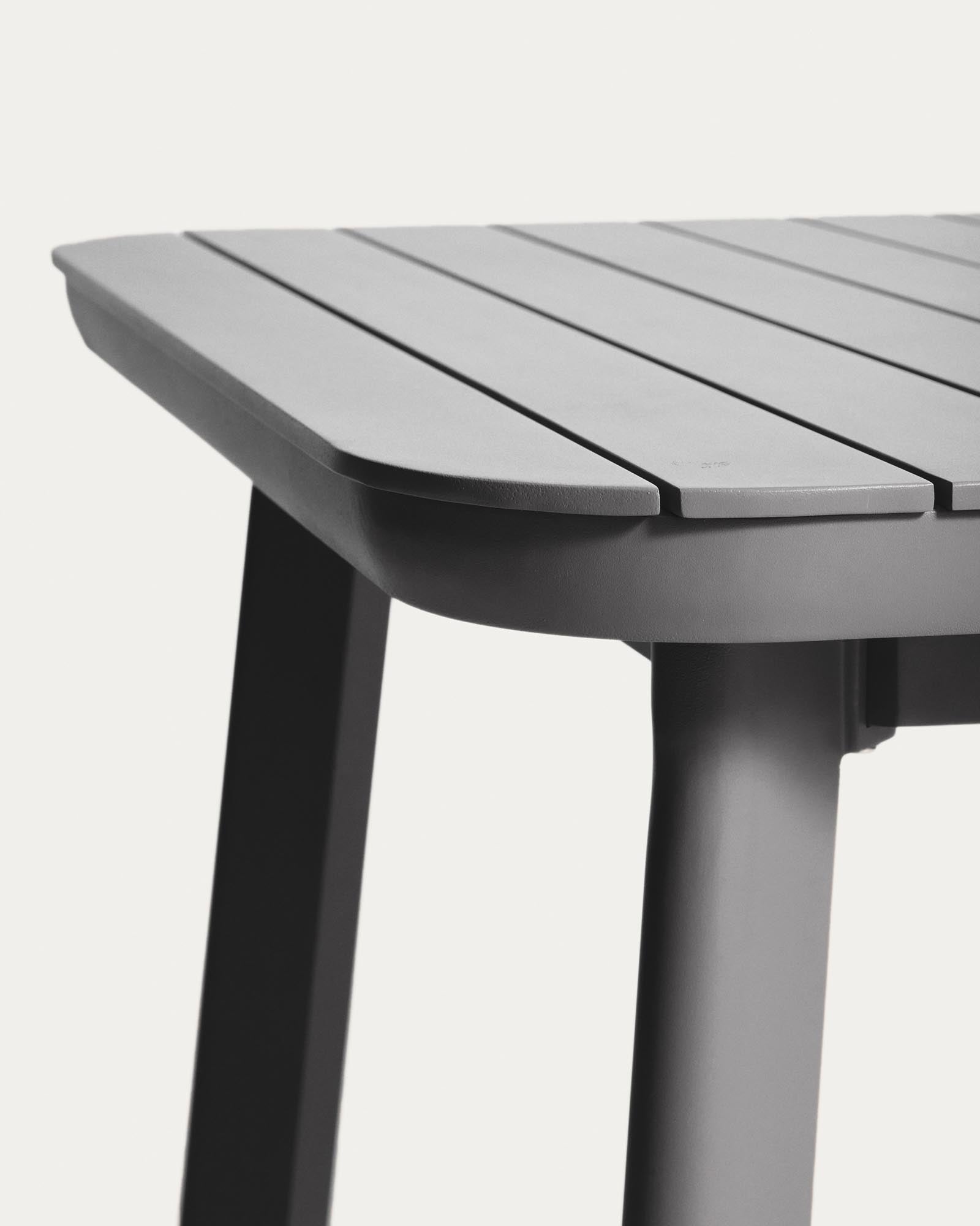 Moderner, ausziehbarer Tisch Izola aus robustem Aluminium in Graphit, perfekt für Gartenpartys und entspannte Abende im Freien.