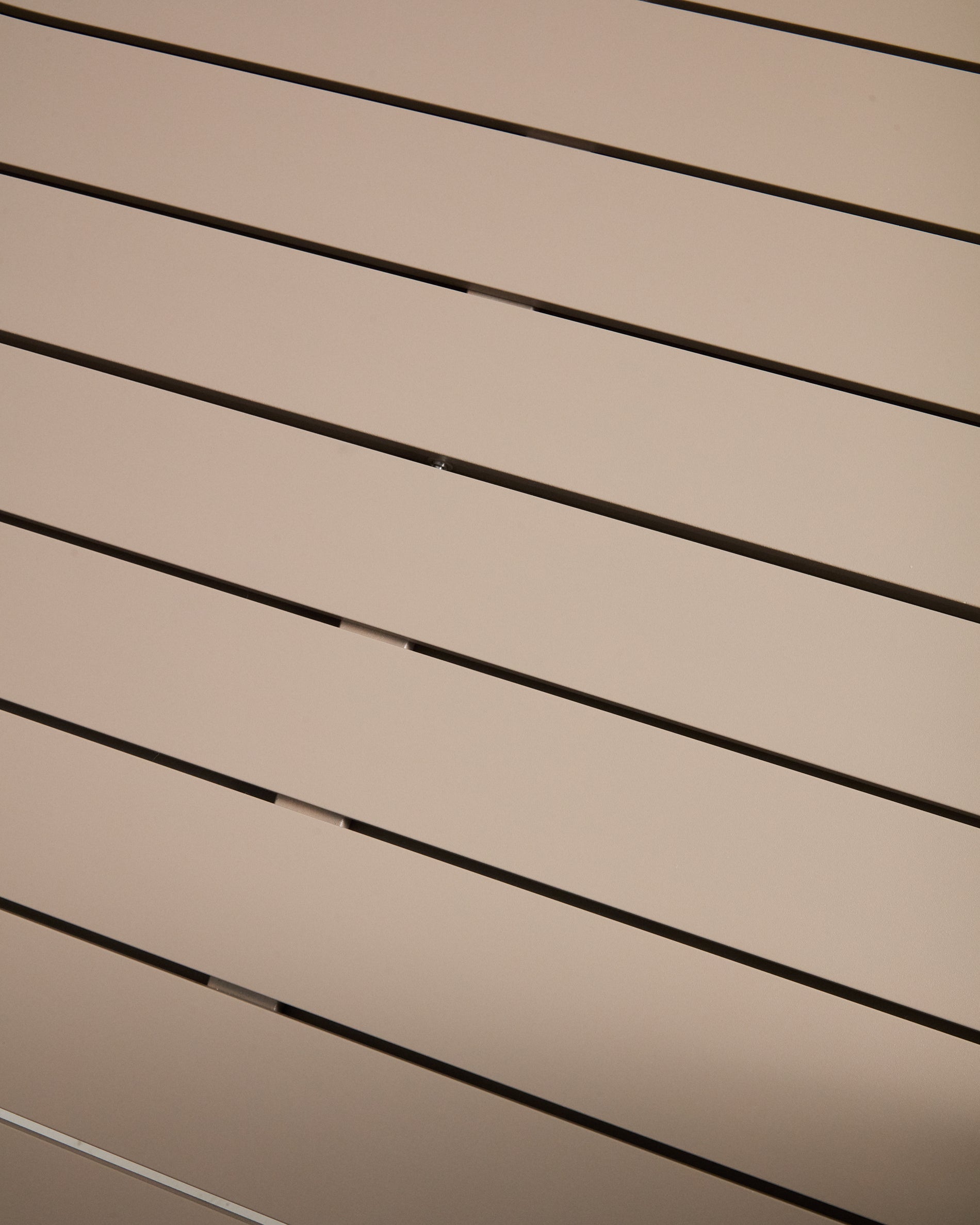 Ausziehbarer Outdoor-Tisch Izola aus Aluminium mit beigem Finish 220 (280) x 100 cm in Beige präsentiert im Onlineshop von KAQTU Design AG. Gartentisch ist von Kave Home