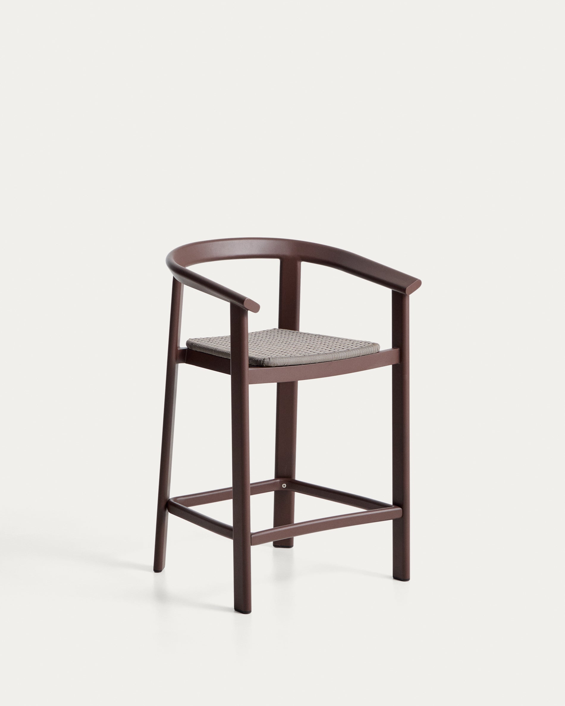 Hocker Erice aus Aluminium und braunem Seil, 65 cm in Dunkelbraun präsentiert im Onlineshop von KAQTU Design AG. Hocker Outdoor ist von Kave Home