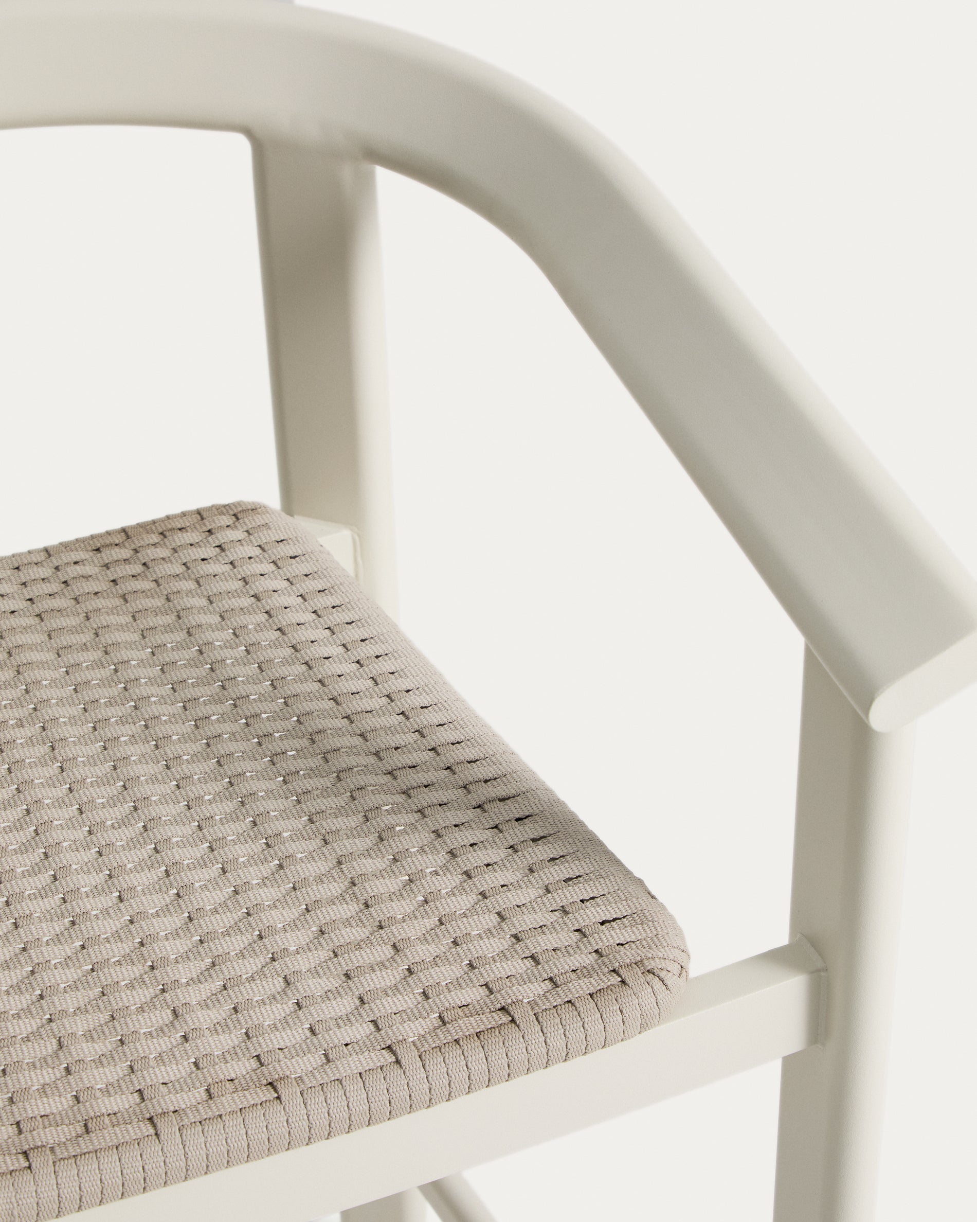 Hocker Erice aus Aluminium und ecrufarbenem Seil, 65 cm in Ecru präsentiert im Onlineshop von KAQTU Design AG. Hocker Outdoor ist von Kave Home