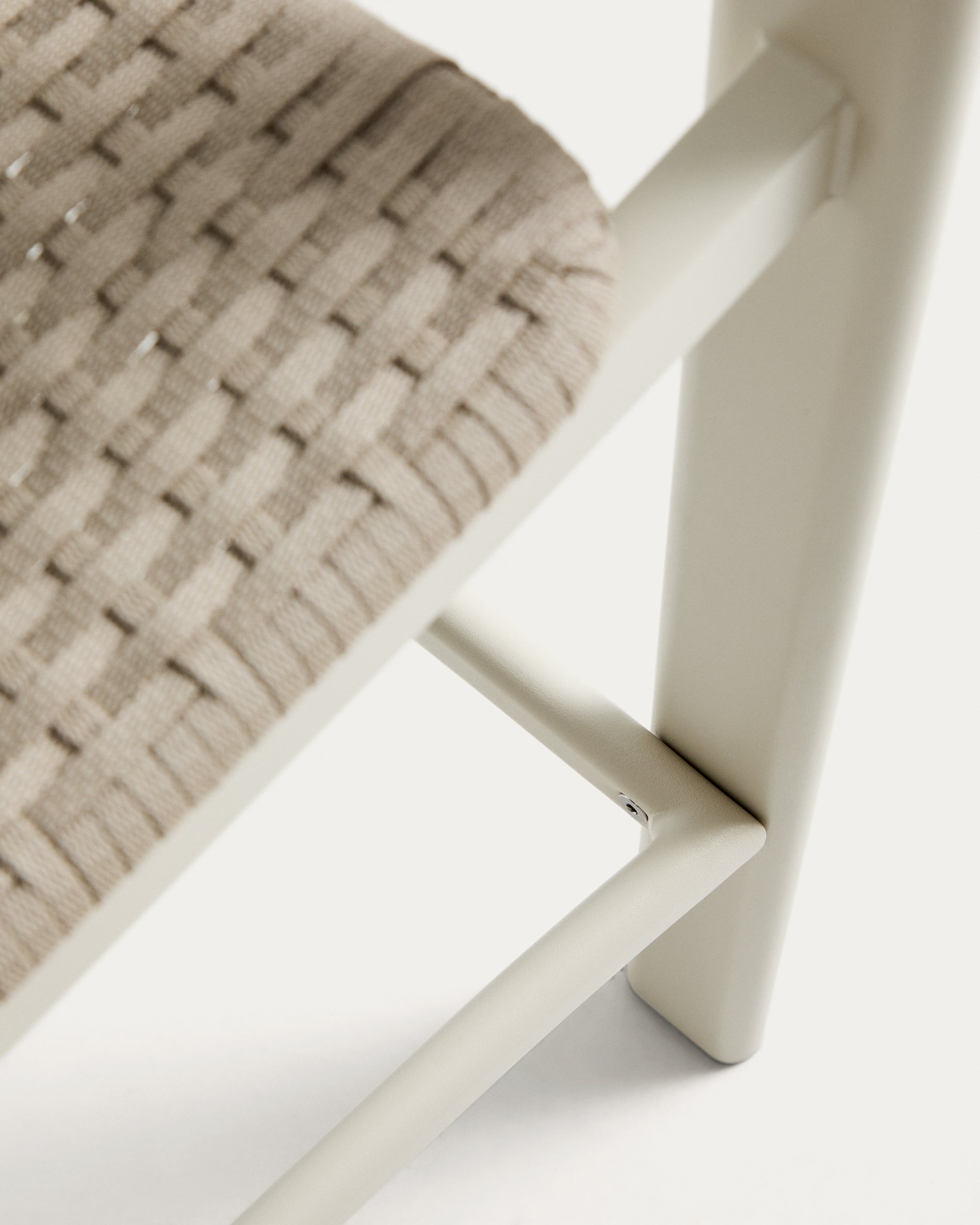 Hocker Erice aus Aluminium und ecrufarbenem Seil, 75 cm in Ecru präsentiert im Onlineshop von KAQTU Design AG. Gartenstuhl ist von Kave Home