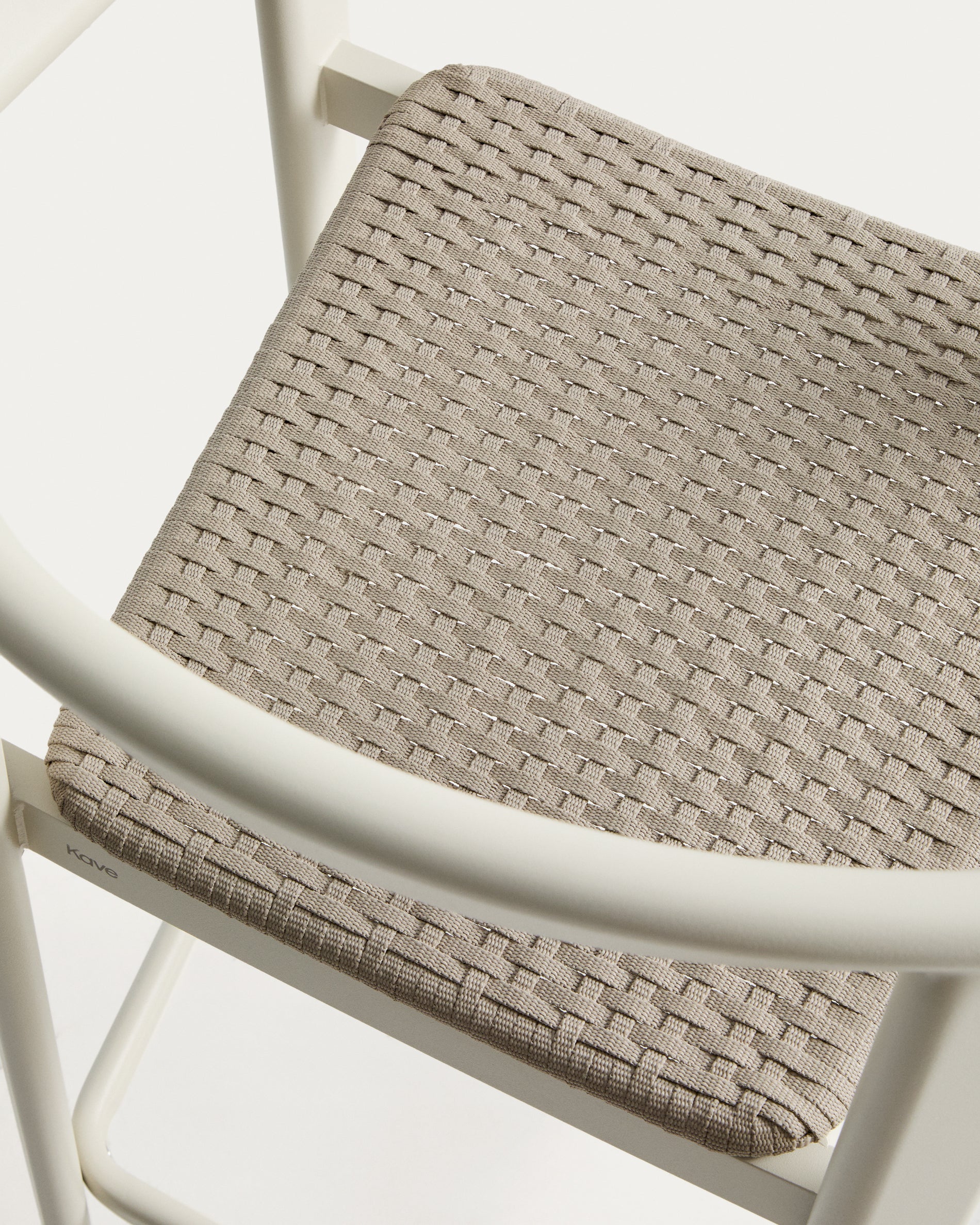 Hocker Erice aus Aluminium und ecrufarbenem Seil, 75 cm in Ecru präsentiert im Onlineshop von KAQTU Design AG. Gartenstuhl ist von Kave Home