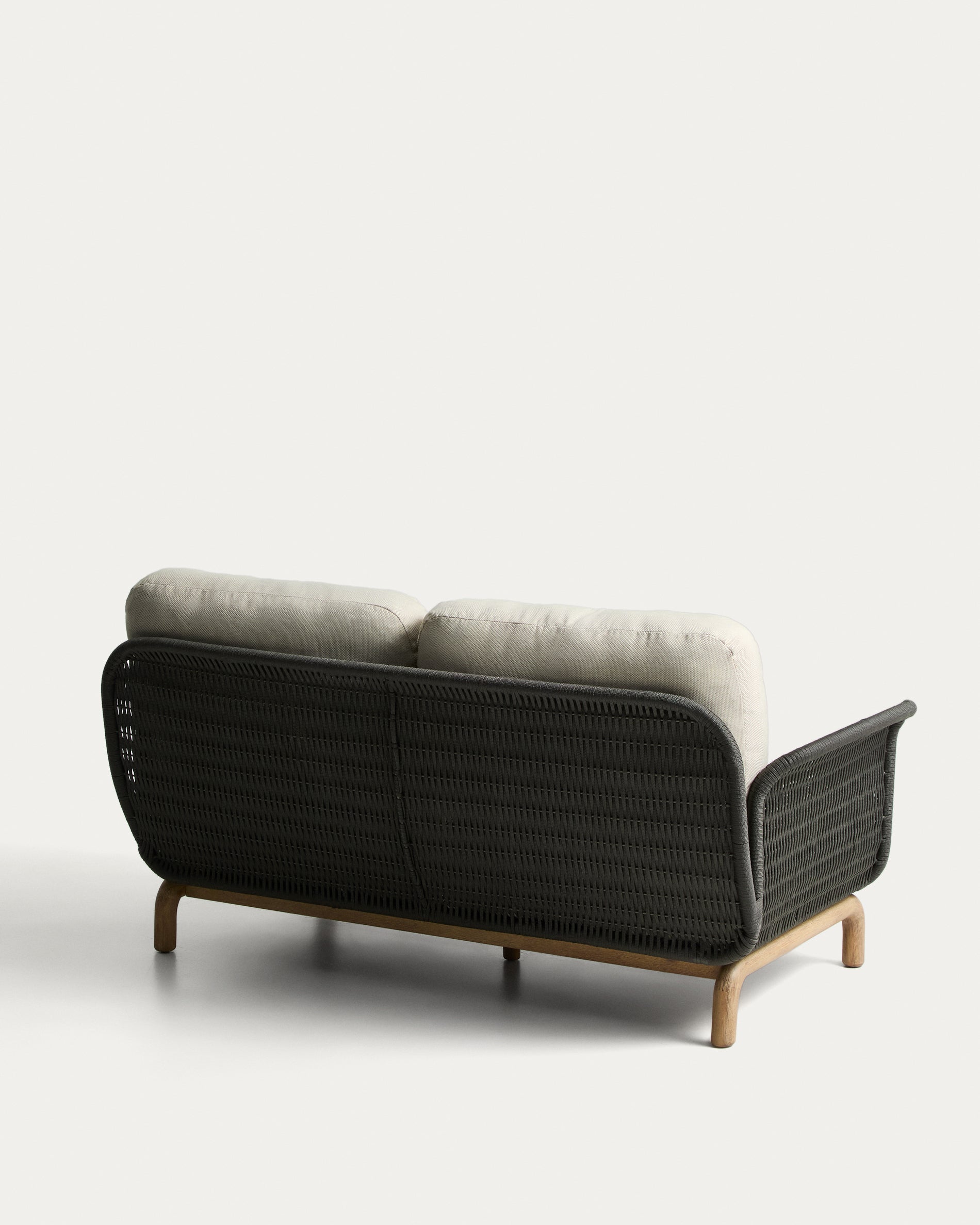 2-Sitzer-Sofa Alipa aus massivem Akazienholz und dunkelgrauem Seil, 165 cm in Graphit präsentiert im Onlineshop von KAQTU Design AG. Loungesofa ist von Kave Home