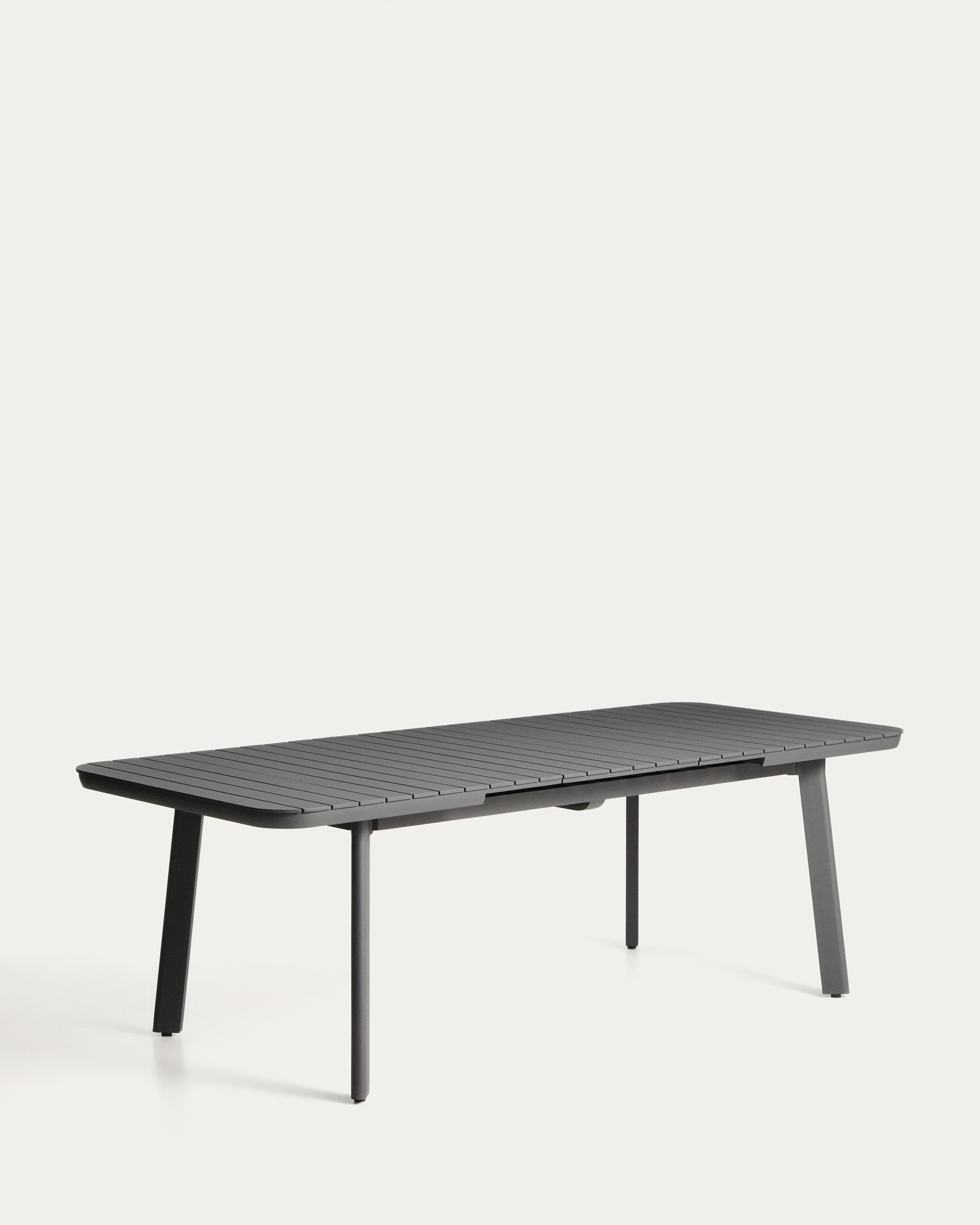Eleganter, erweiterbarer Gartentisch Izola aus langlebigem Aluminium in stilvollem Graphit, ideal für gesellige Abende im Freien, Maße 185 (235) x 100 cm.