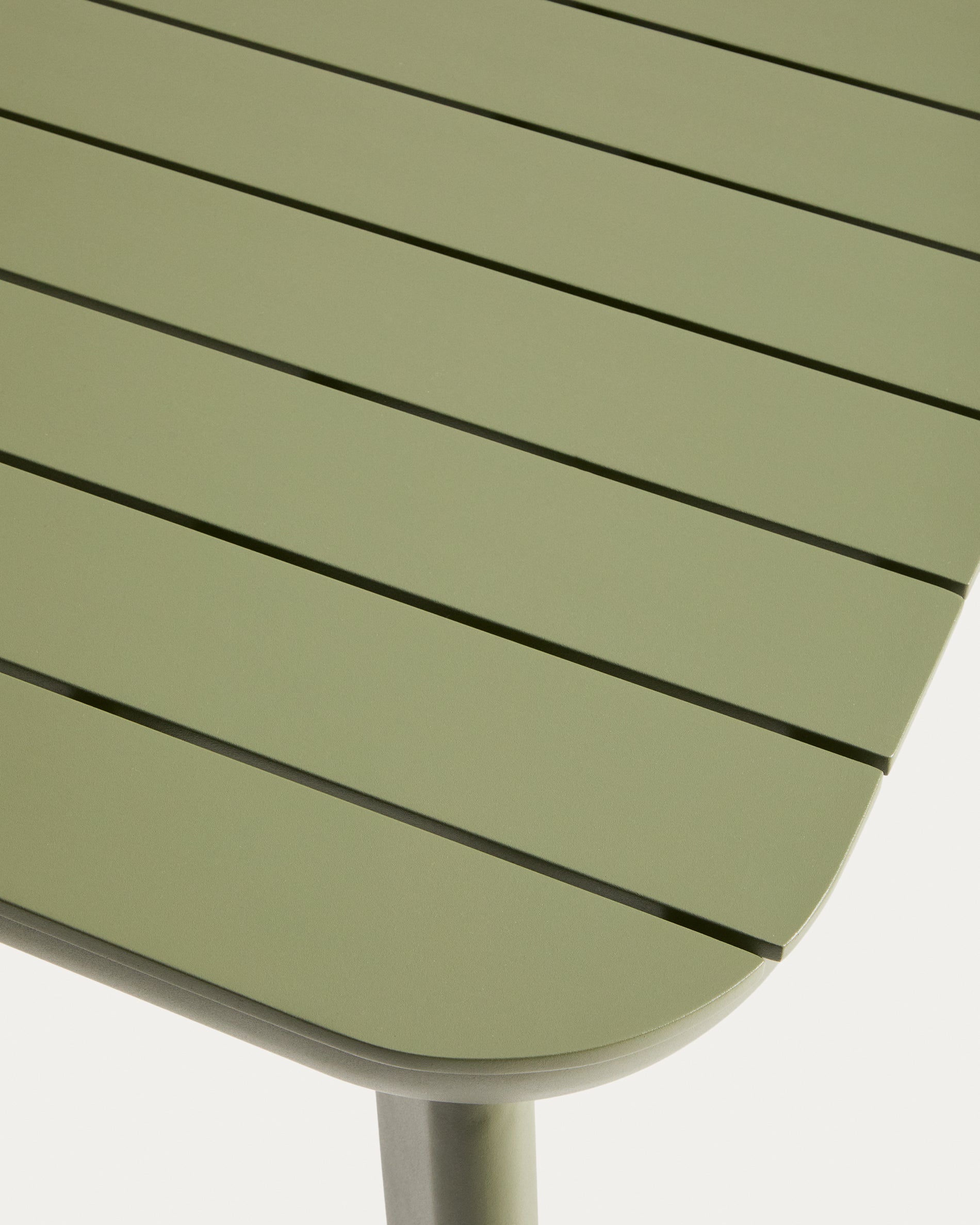 Ausziehbarer Outdoor-Tisch Izola aus Aluminium mit grünem Finish 185 (235) x 100 cm in Grün präsentiert im Onlineshop von KAQTU Design AG. Gartentisch ist von Kave Home