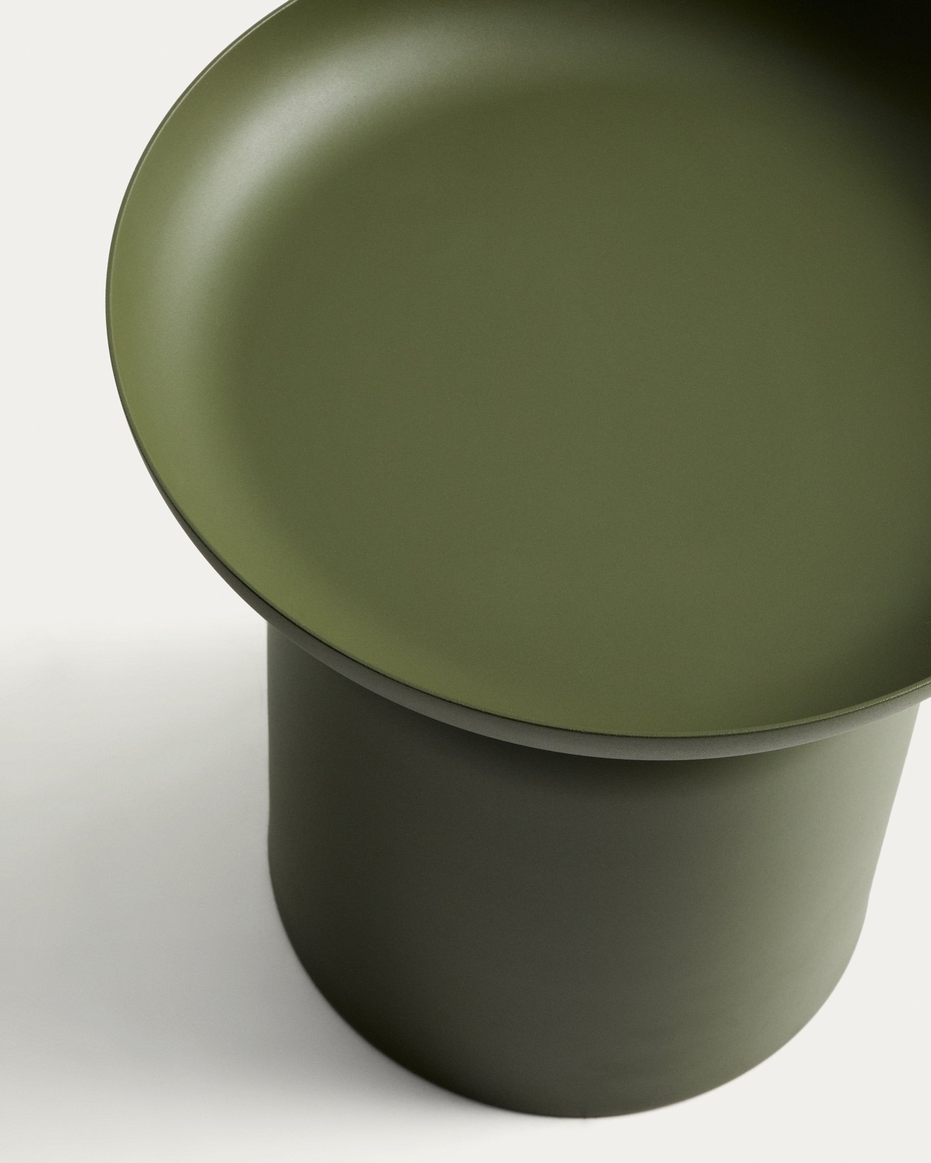 Beistelltisch Arcola aus Aluminium in Grün, Ø 45 cm in Grün präsentiert im Onlineshop von KAQTU Design AG. Beistelltisch Outdoor ist von Kave Home