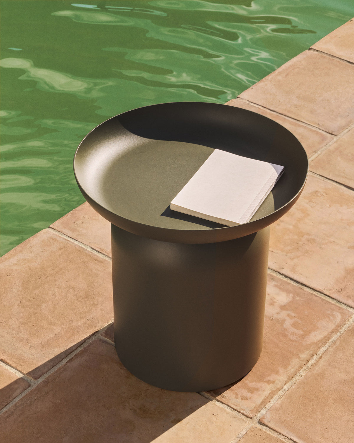Beistelltisch Arcola aus Aluminium in Grün, Ø 45 cm in Grün, Hellgrün präsentiert im Onlineshop von KAQTU Design AG. Beistelltisch Outdoor ist von Kave Home