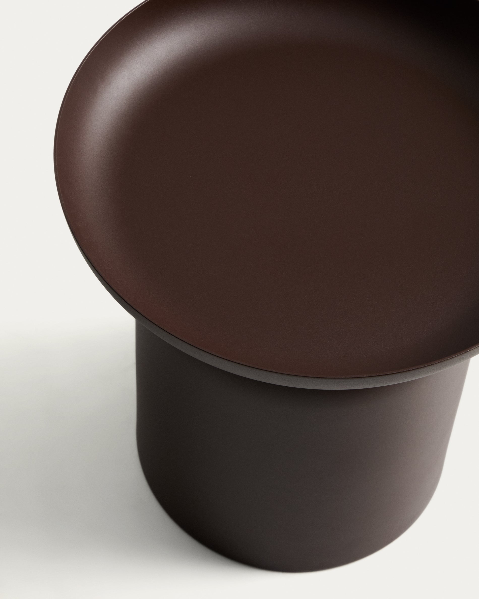 Beistelltisch Arcola aus Aluminium in Braun, Ø 45 cm in Taupe präsentiert im Onlineshop von KAQTU Design AG. Beistelltisch Outdoor ist von Kave Home