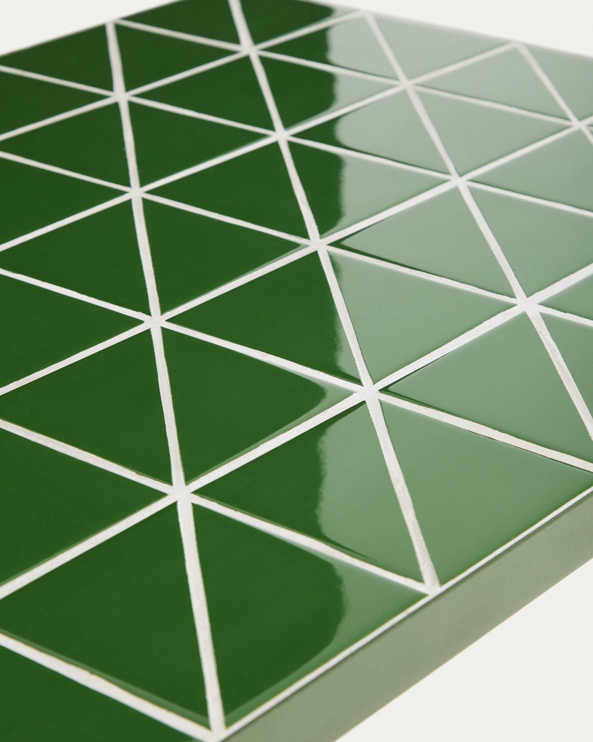 Beistelltisch Maurina aus verzinktem Stahl in Grün mit grünen Kacheln, 81 x 51 cm in Grün präsentiert im Onlineshop von KAQTU Design AG. Beistelltisch Outdoor ist von Kave Home