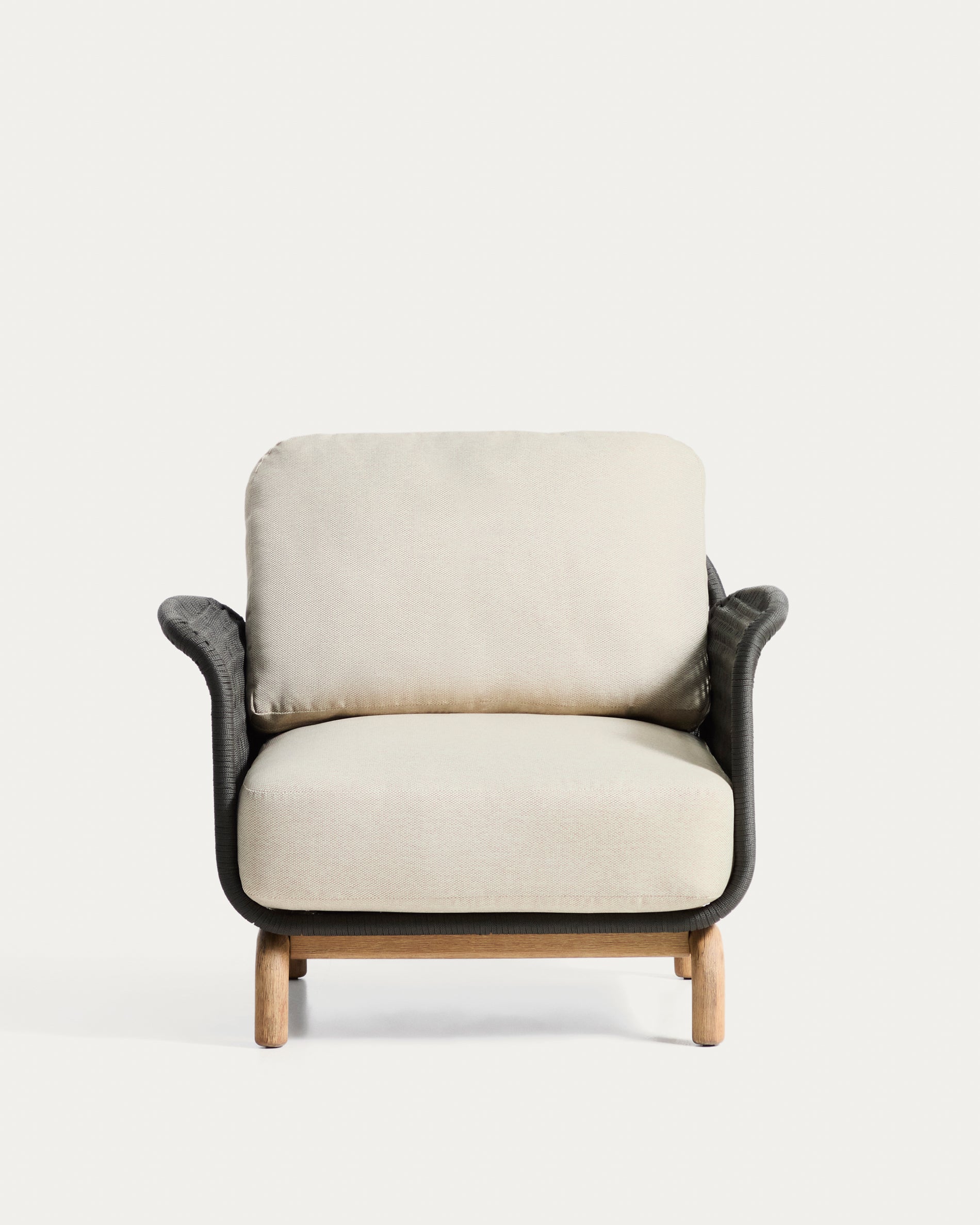 Sessel Alipa aus massivem Akazienholz und dunkelgrauem Seil, FSC 100 % in Graphit präsentiert im Onlineshop von KAQTU Design AG. Outdoor-Sessel ist von Kave Home