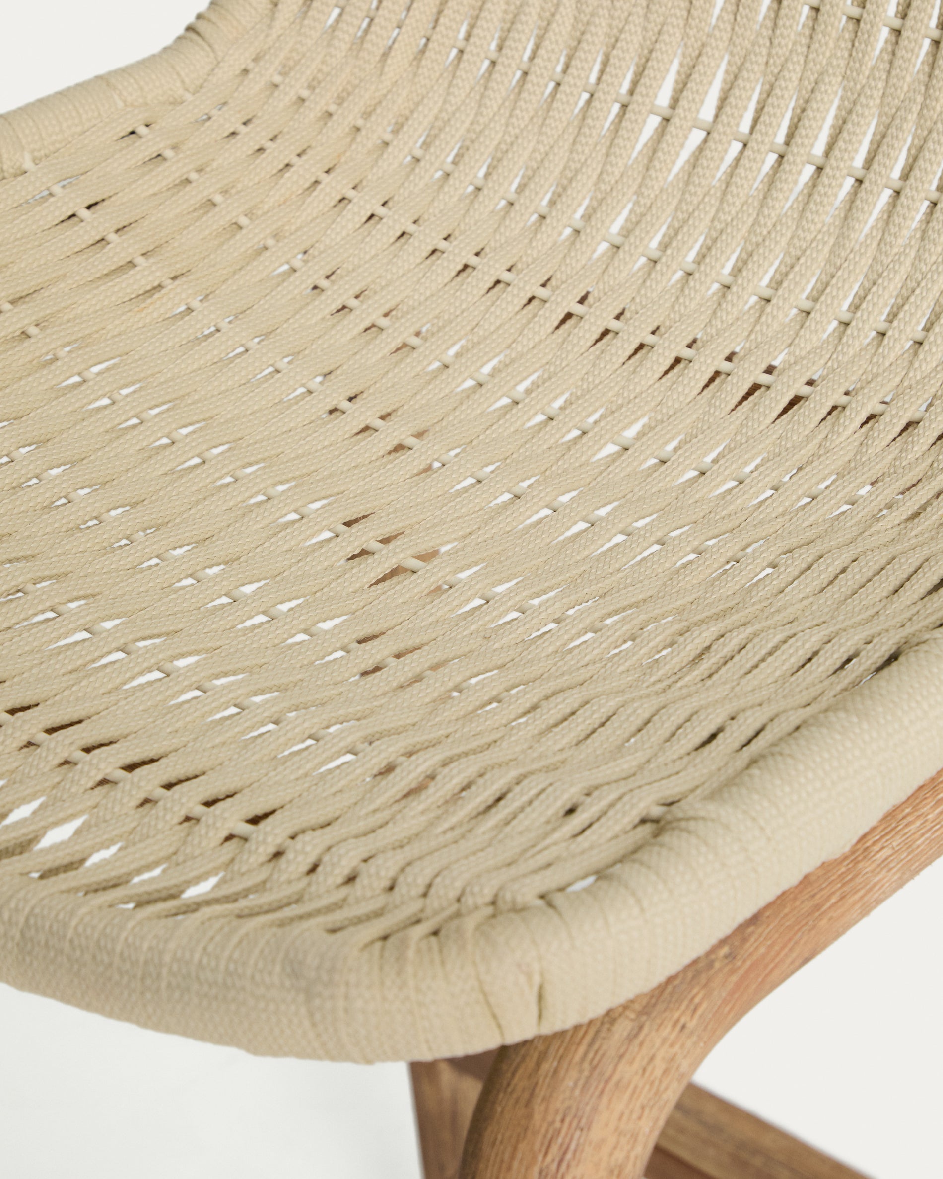 Hocker Alipa aus massivem Akazienholz und ecrufarbenem Seil, 75 cm, FSC 100 % in Ecru präsentiert im Onlineshop von KAQTU Design AG. Hocker Outdoor ist von Kave Home