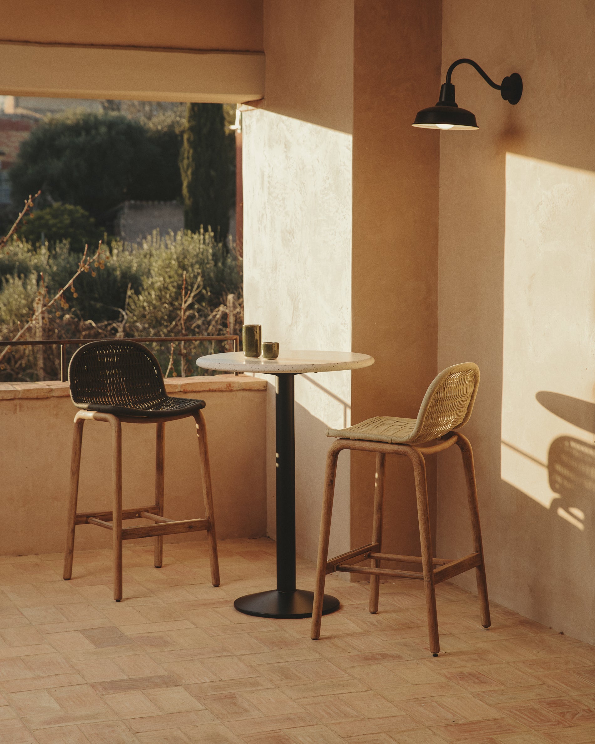 Hocker Alipa aus massivem Akazienholz und ecrufarbenem Seil, 75 cm, FSC 100 % in Ecru präsentiert im Onlineshop von KAQTU Design AG. Hocker Outdoor ist von Kave Home