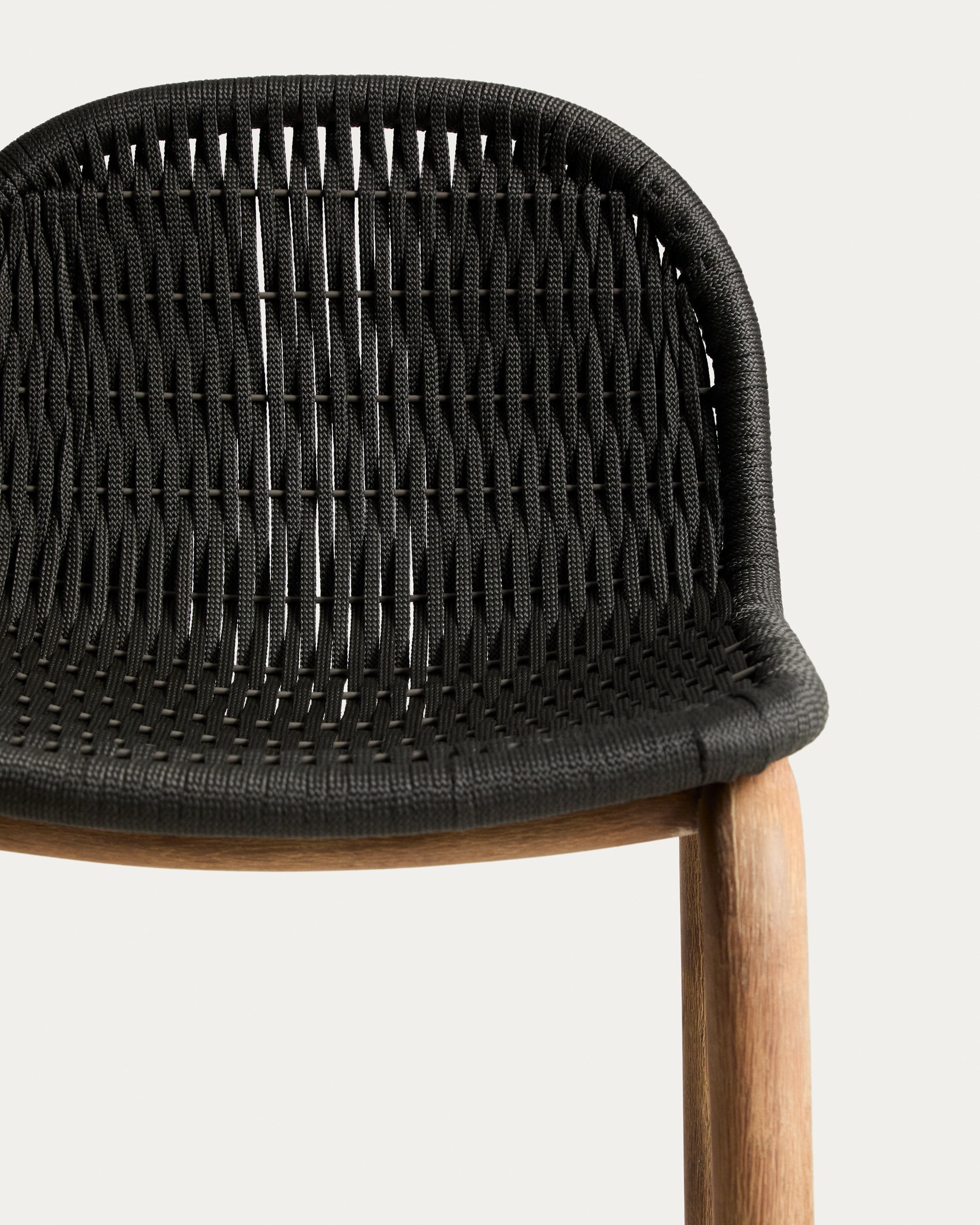 Hocker Alipa aus massivem Akazienholz und dunkelgrauem Seil, 75 cm, FSC 100 % in Graphit präsentiert im Onlineshop von KAQTU Design AG. Hocker Outdoor ist von Kave Home