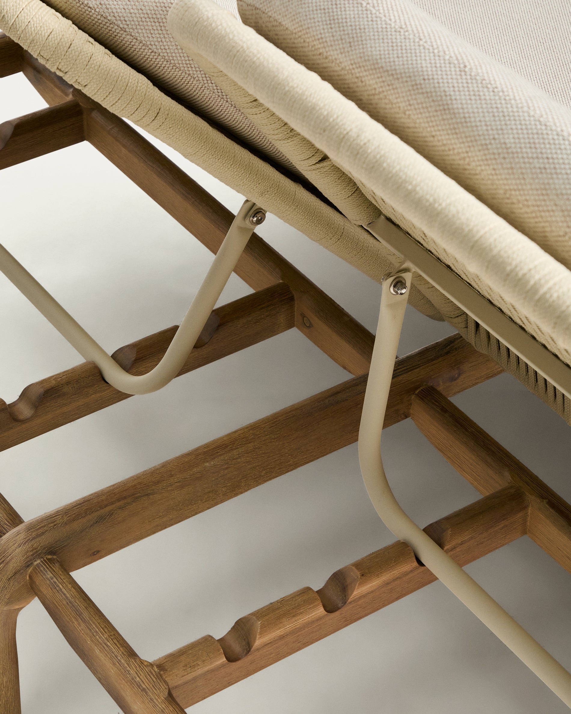 2er-Sonnenliege Alipa aus massivem Akazienholz und ecrufarbenem Seil, FSC 100 % in Ecru präsentiert im Onlineshop von KAQTU Design AG. Liegestuhl ist von Kave Home