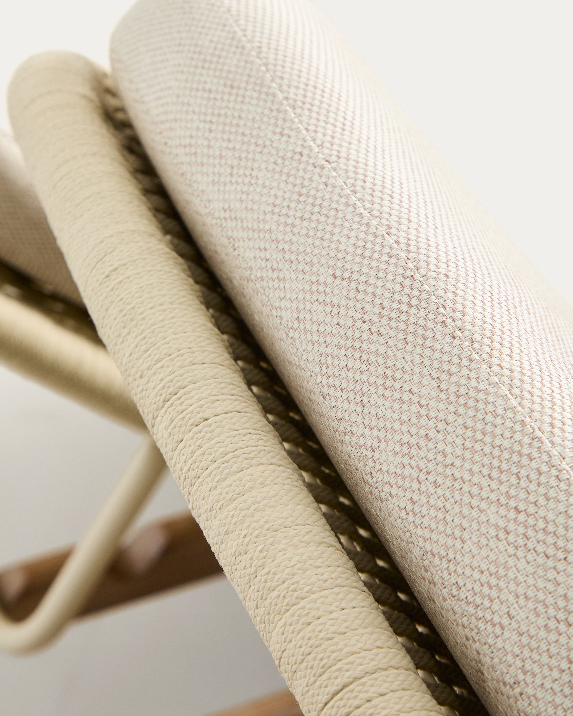 2er-Sonnenliege Alipa aus massivem Akazienholz und ecrufarbenem Seil, FSC 100 % in Ecru präsentiert im Onlineshop von KAQTU Design AG. Liegestuhl ist von Kave Home