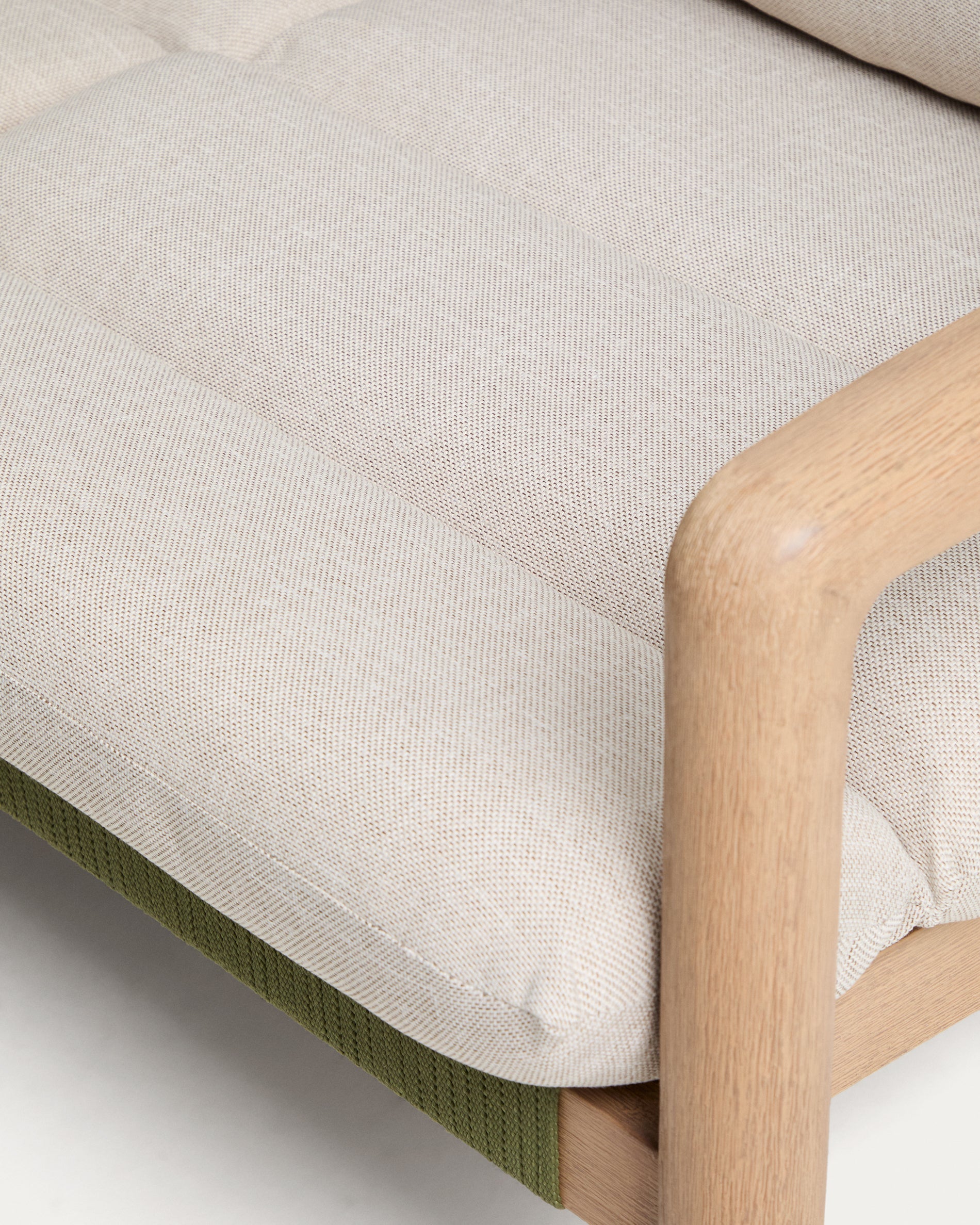 Sofa Menfi aus massivem Akazienholz und grünem Seil, 136 cm in Dunkelgrün präsentiert im Onlineshop von KAQTU Design AG. Loungesofa ist von Kave Home