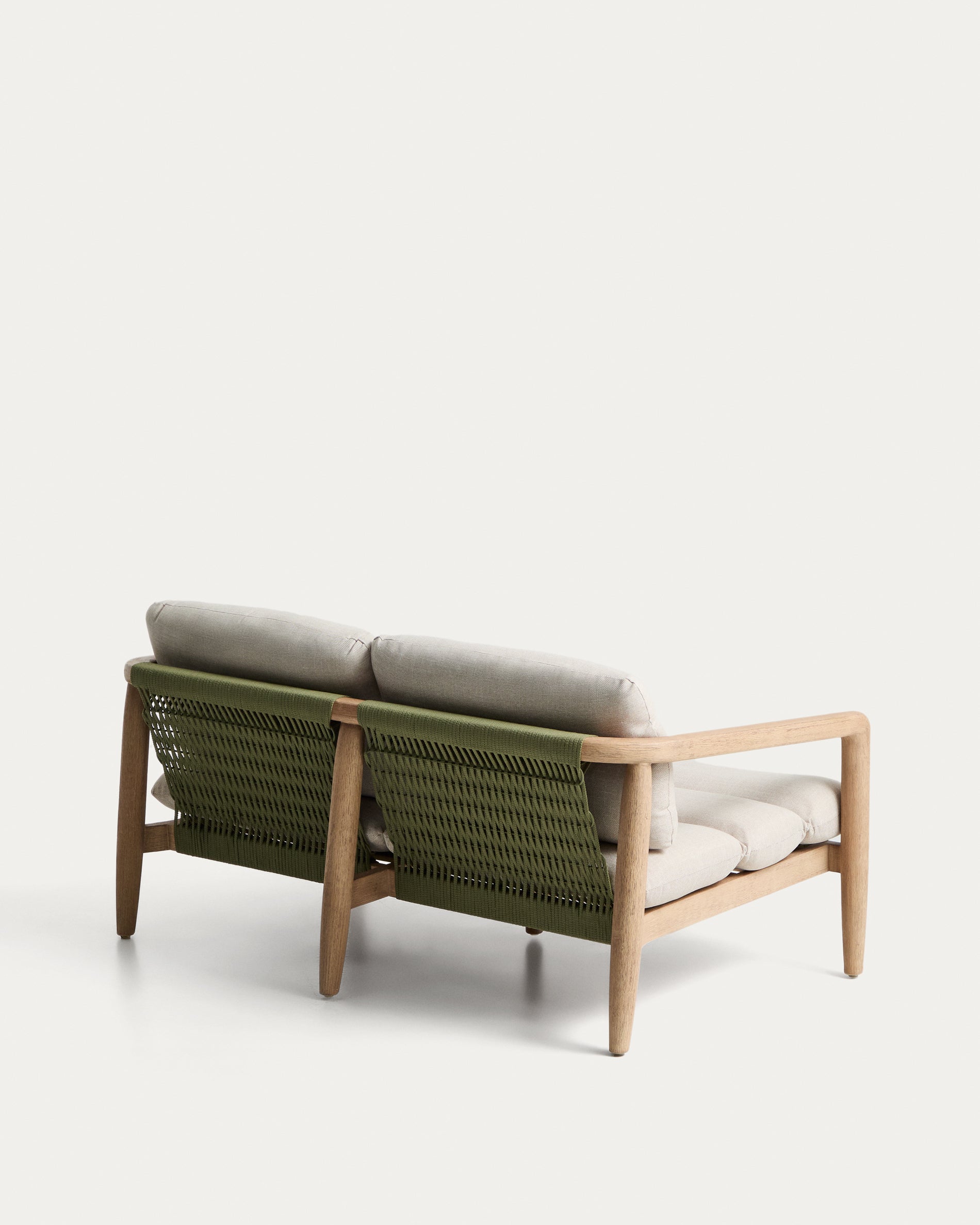 Sofa Menfi aus massivem Akazienholz und grünem Seil, 136 cm in Dunkelgrün präsentiert im Onlineshop von KAQTU Design AG. Loungesofa ist von Kave Home
