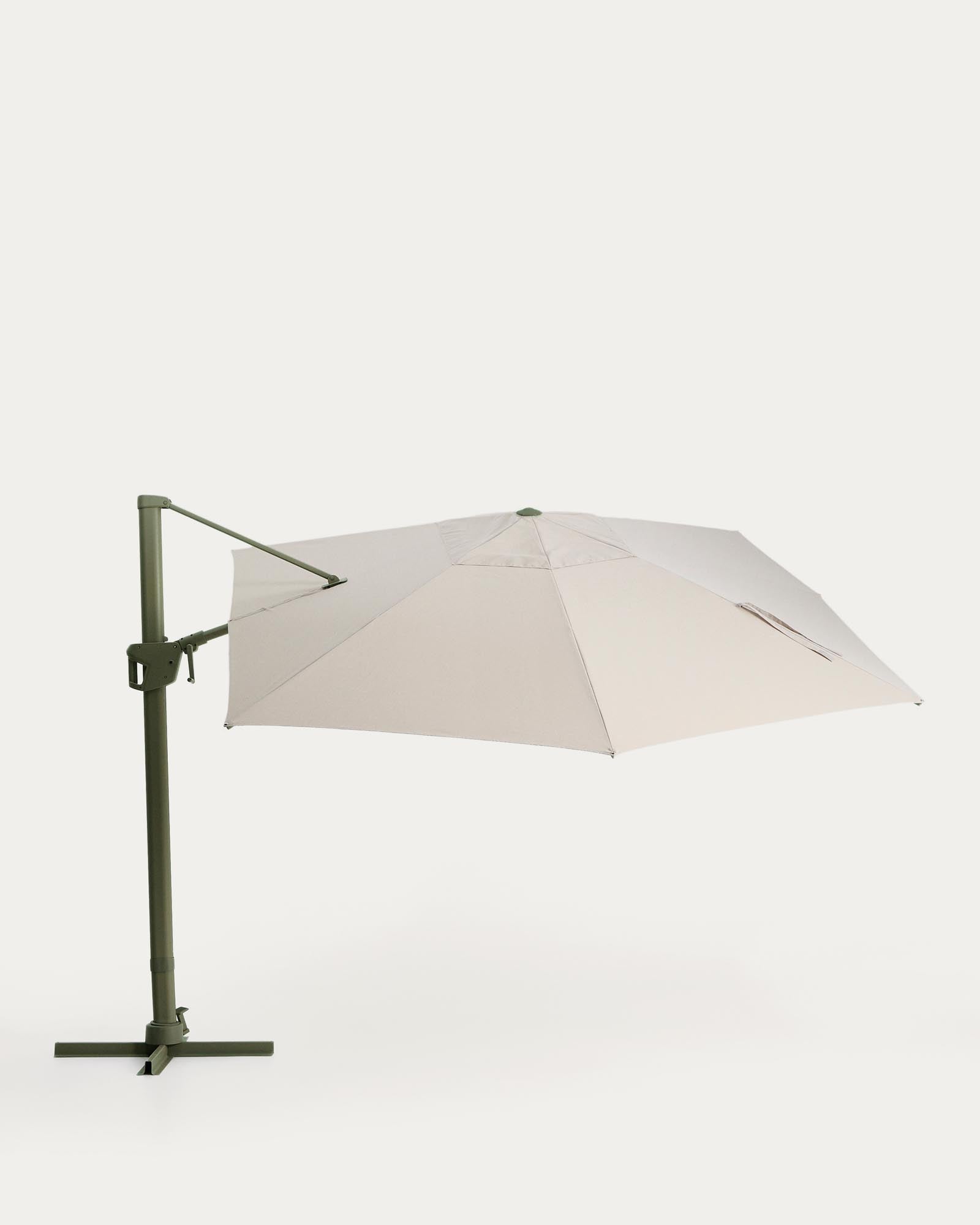 Eleganter exzentrischer Sonnenschirm Noli in Beige mit grünem Aluminiumgestell, perfekt für schattige Oasen im Garten oder auf der Terrasse.
