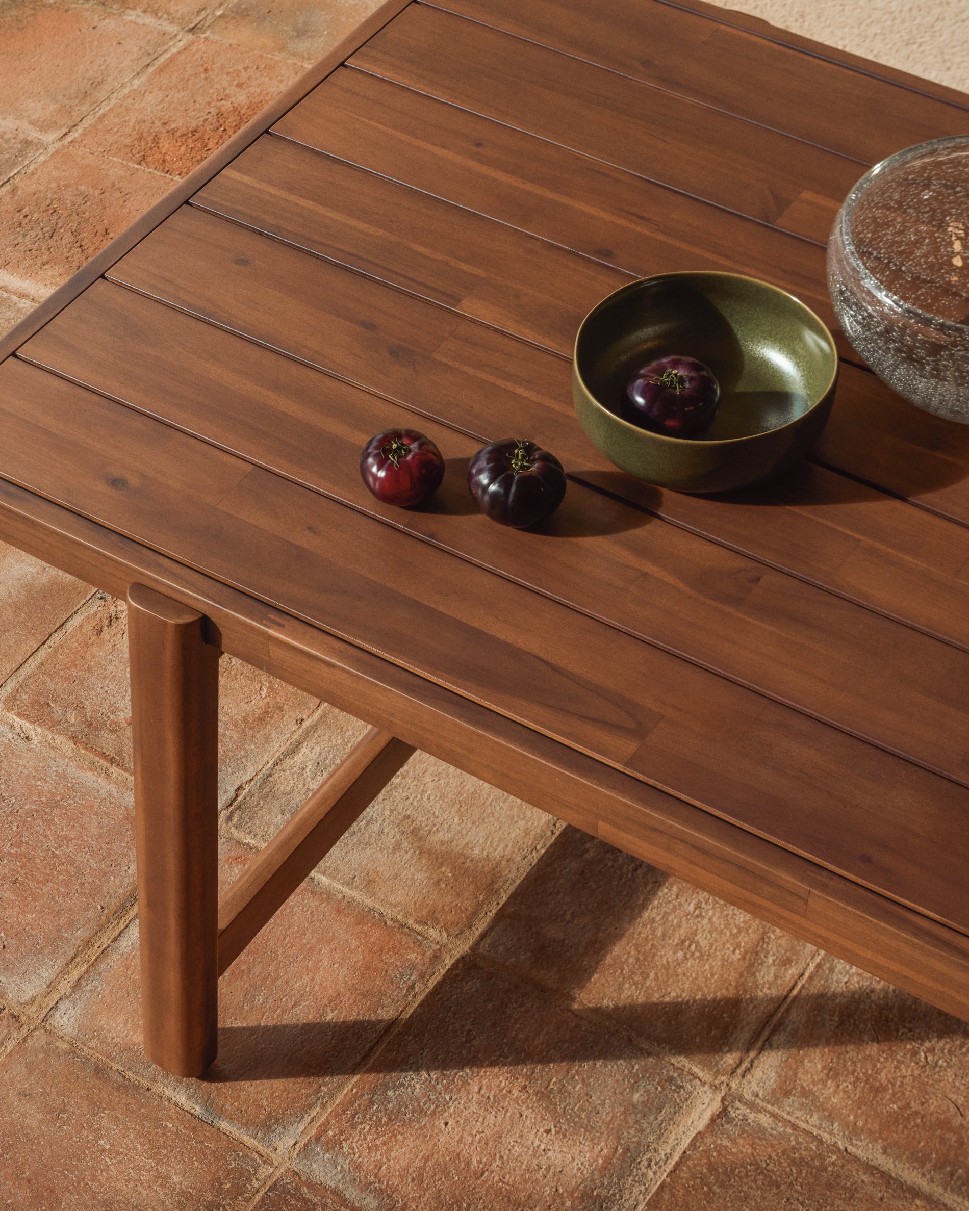 Outdoor-Tisch Itani aus massivem Akazienholz, 200 x 100 cm, FSC 100 % in Braun präsentiert im Onlineshop von KAQTU Design AG. Gartentisch ist von Kave Home