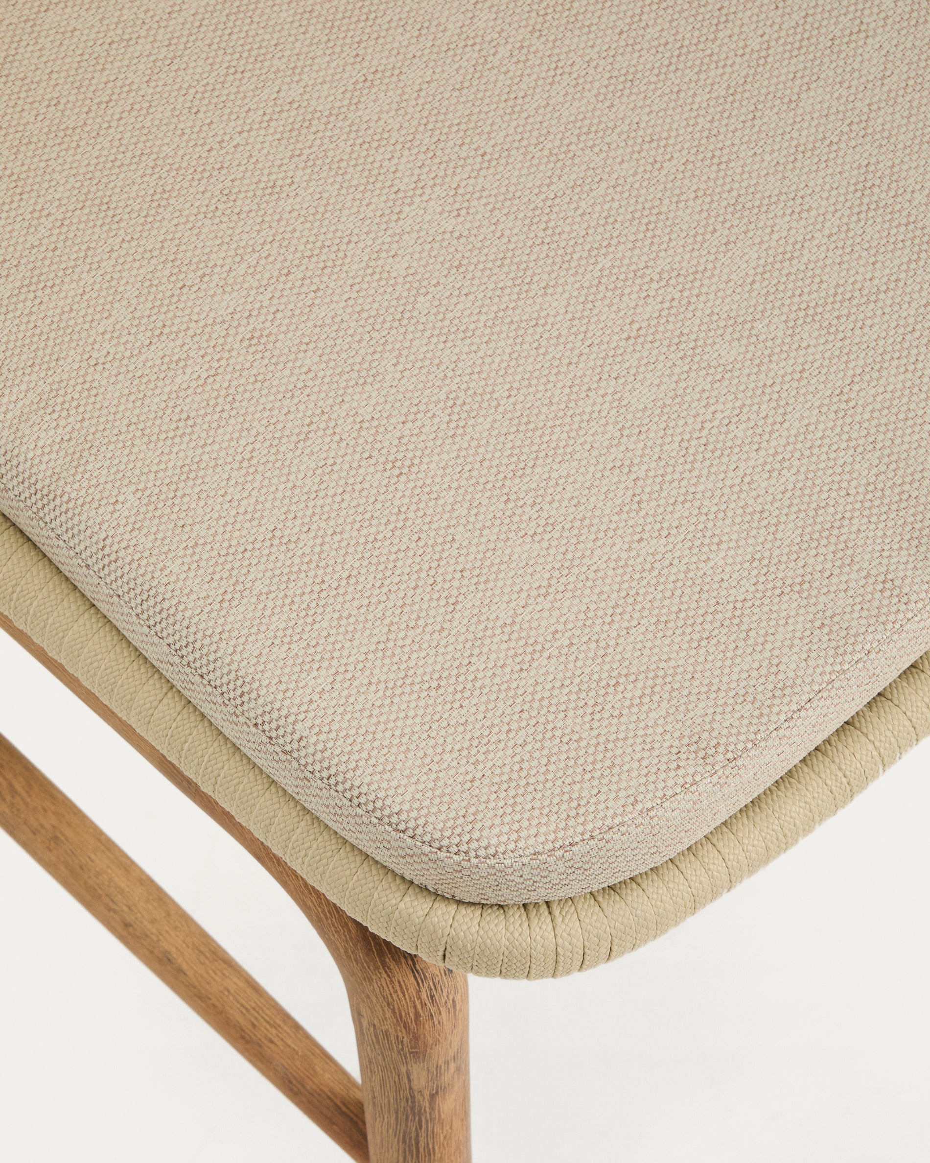 Stuhl Alipa aus massivem Akazienholz und ecrufarbenem Seil, FSC 100 % in Ecru präsentiert im Onlineshop von KAQTU Design AG. Gartenstuhl ist von Kave Home