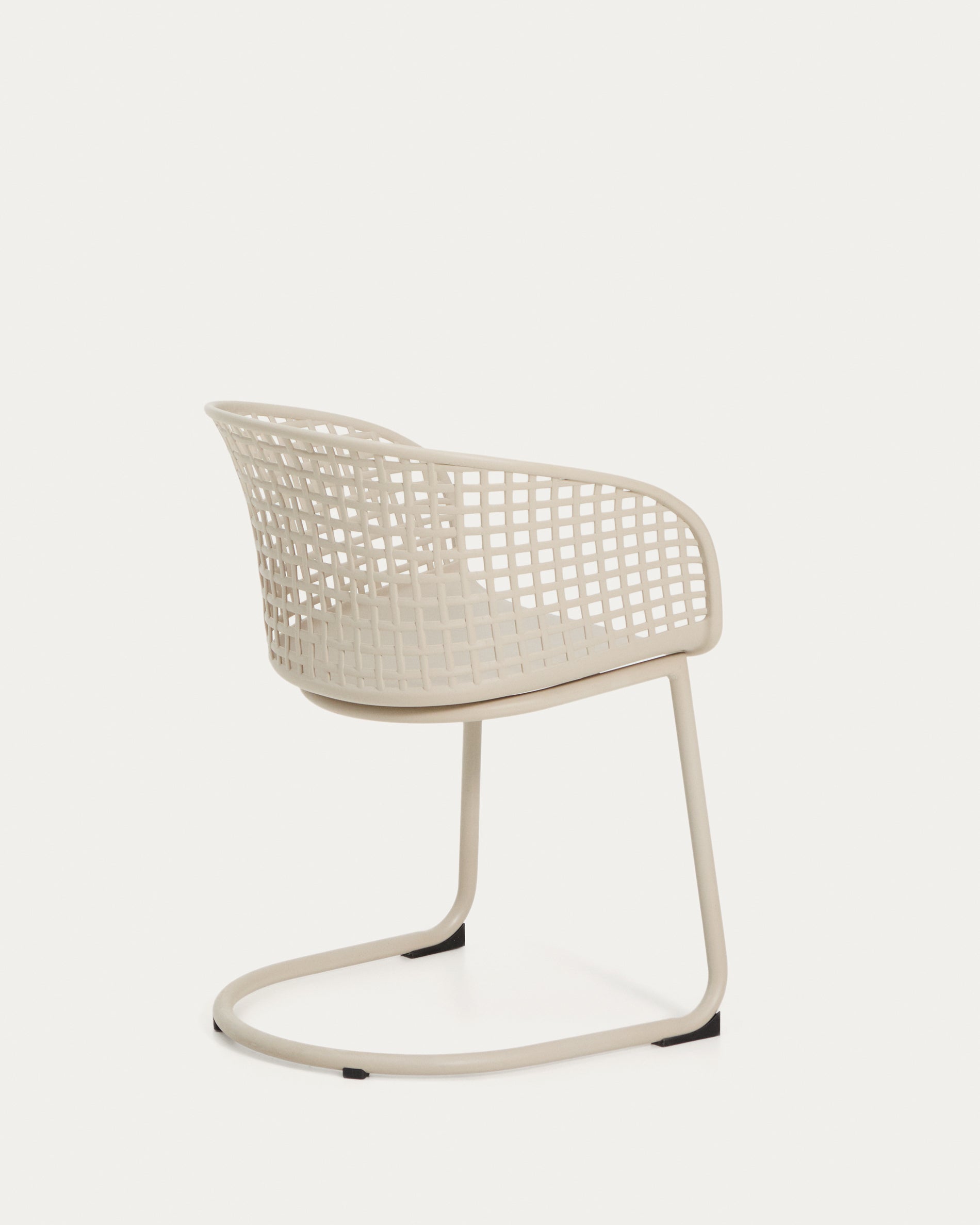 Outdoor-Stuhl Tenaro aus Kunststoff mit beigem Stahlgestell in Beige präsentiert im Onlineshop von KAQTU Design AG. Gartenstuhl ist von Kave Home