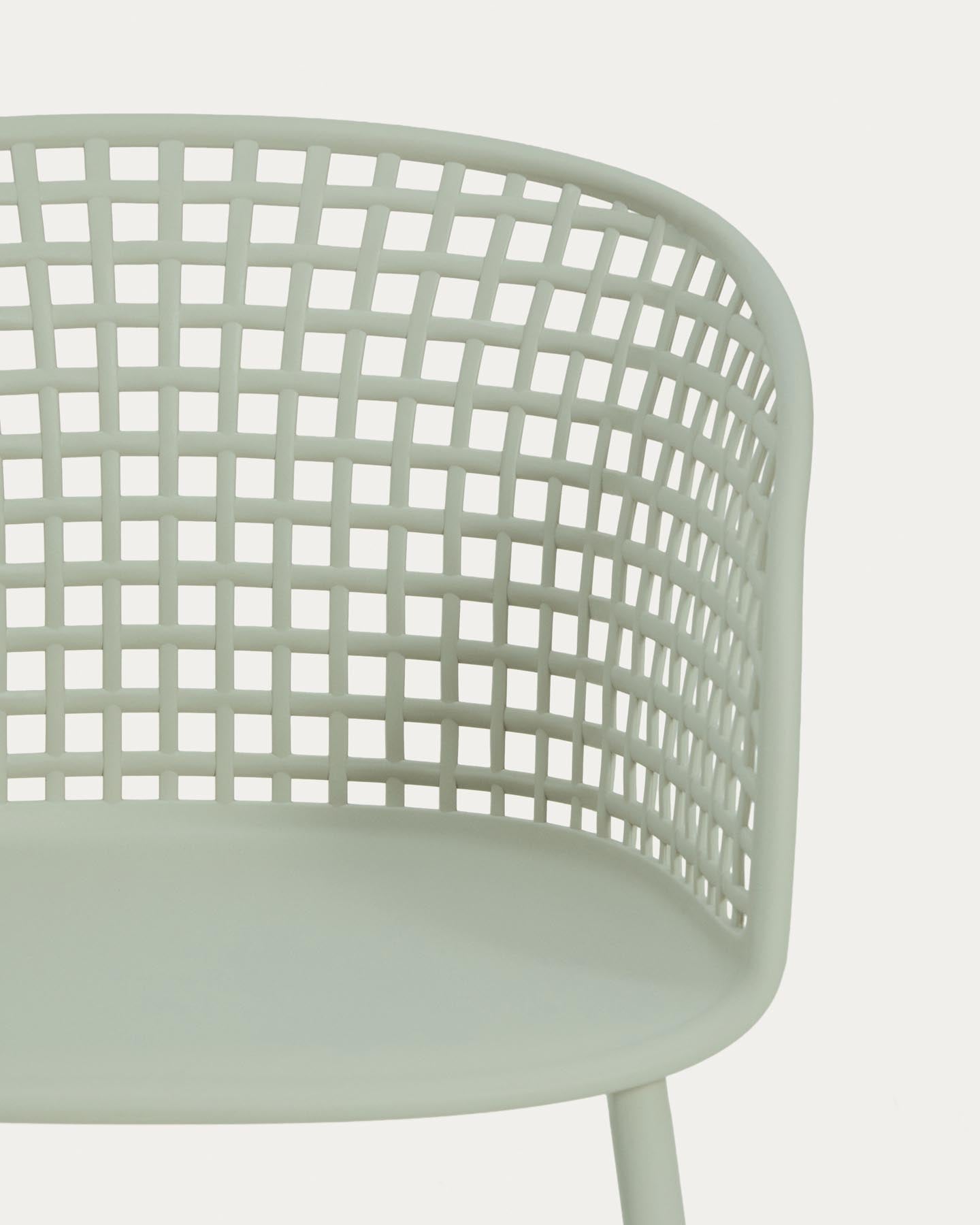 Outdoor-Stuhl Tenaro aus Kunststoff mit grünem Stahlgestell in Hellgrün präsentiert im Onlineshop von KAQTU Design AG. Gartenstuhl ist von Kave Home