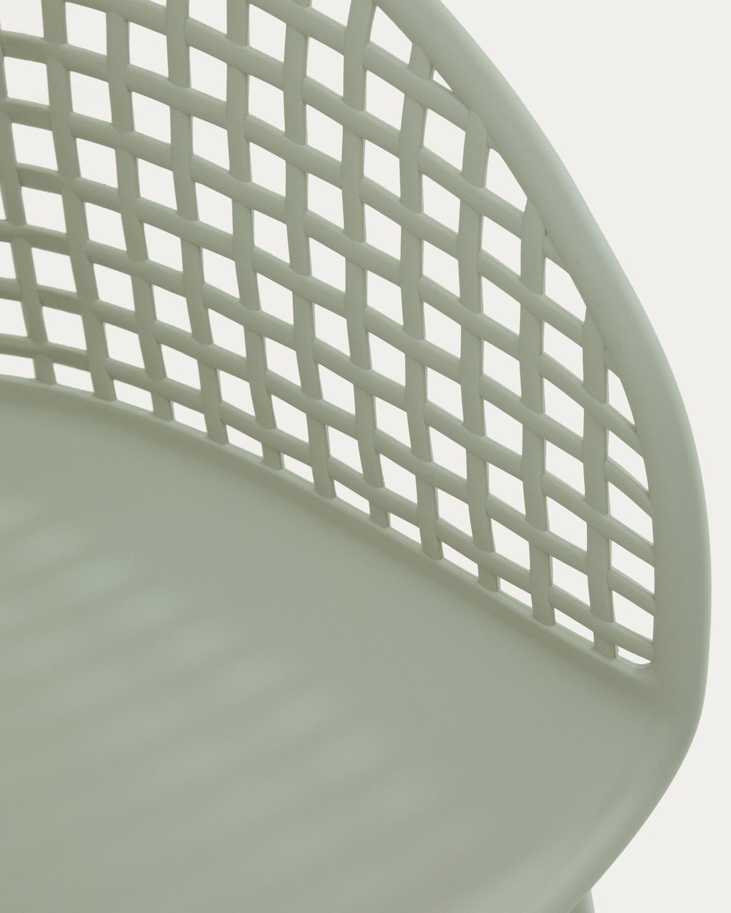 Outdoor-Stuhl Tenaro aus Kunststoff mit grünem Stahlgestell in Hellgrün präsentiert im Onlineshop von KAQTU Design AG. Gartenstuhl ist von Kave Home