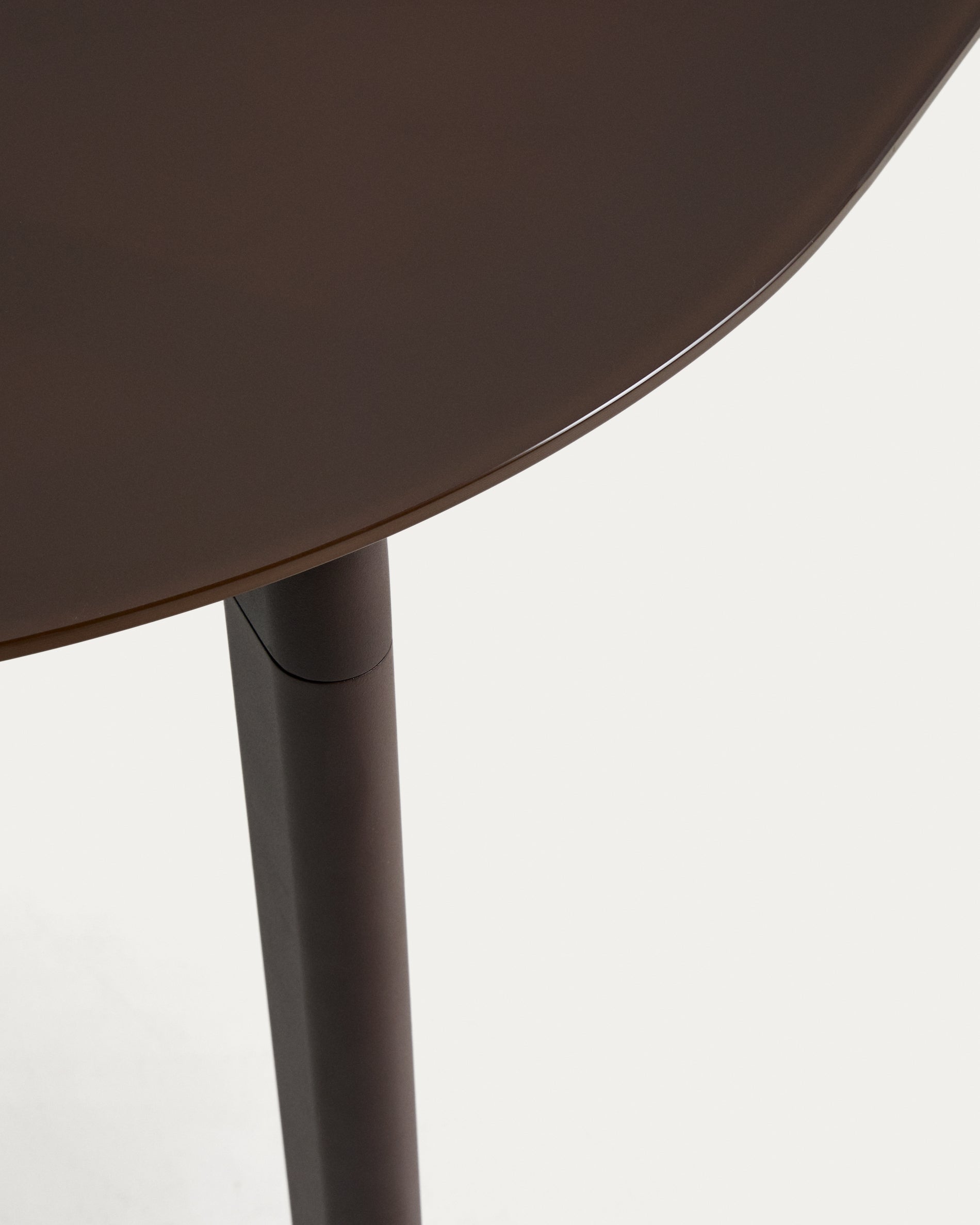 Ovaler Tisch Erice aus Aluminium und gehärtetem Glas in Braun 180 x 90 cm in Dunkelbraun präsentiert im Onlineshop von KAQTU Design AG. Gartentisch ist von Kave Home