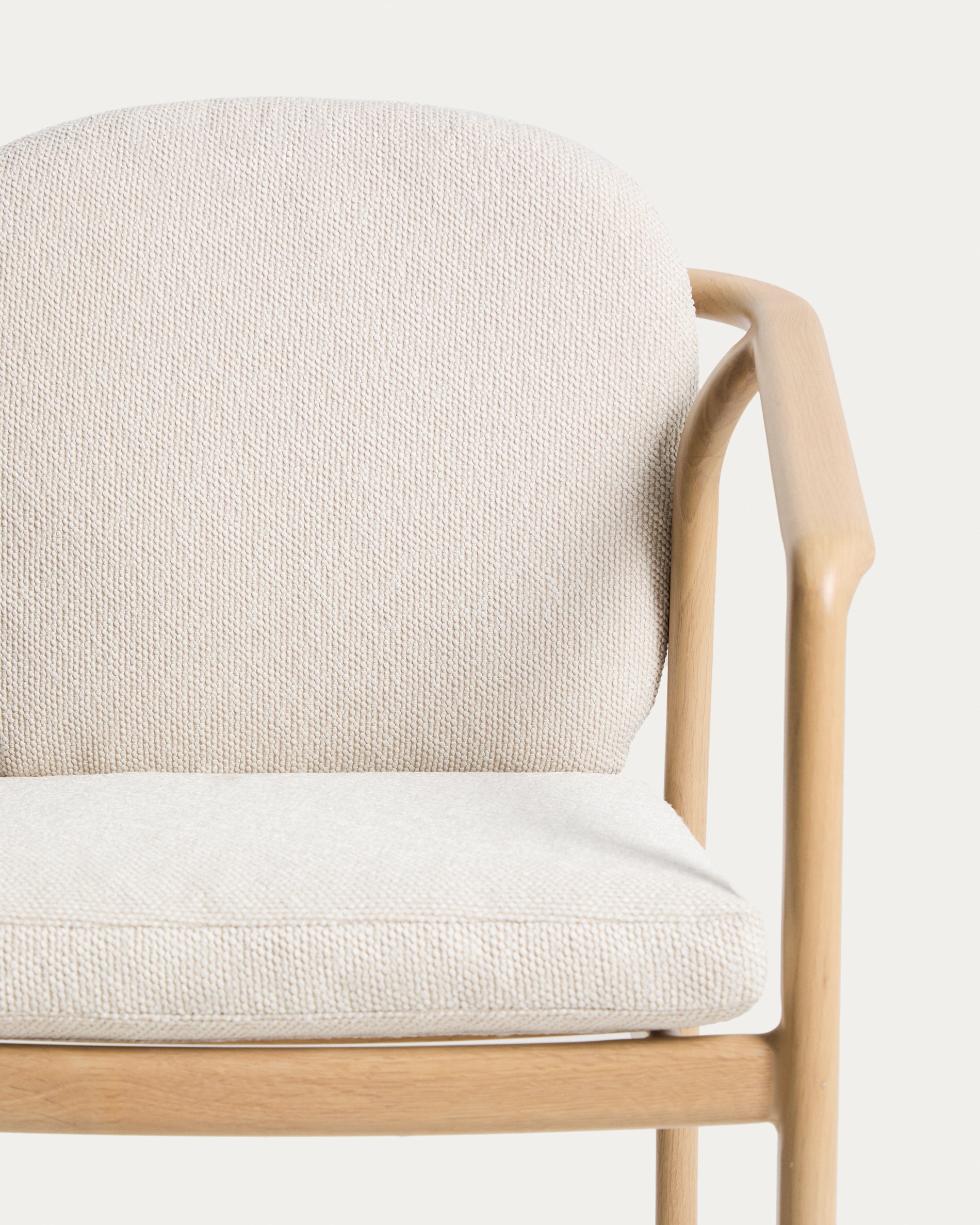 Outdoor-Stuhl Sirte aus Aluminium mit Finish in Holzoptik und écrufarbenem Seil in Ecru präsentiert im Onlineshop von KAQTU Design AG. Gartenstuhl ist von Kave Home