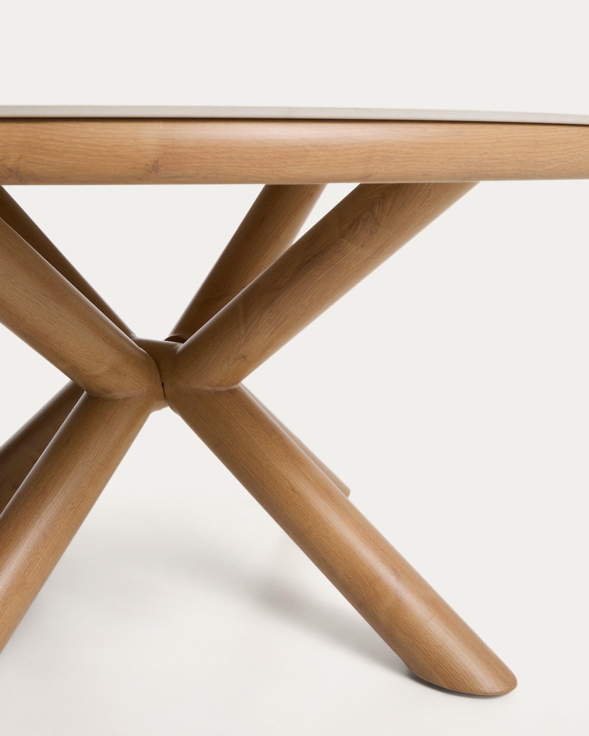 Outdoor-Tisch Mirtia aus Aluminium in Holzoptik und gesintertem Stein Ø 148 cm in Ecru präsentiert im Onlineshop von KAQTU Design AG. Gartentisch ist von Kave Home